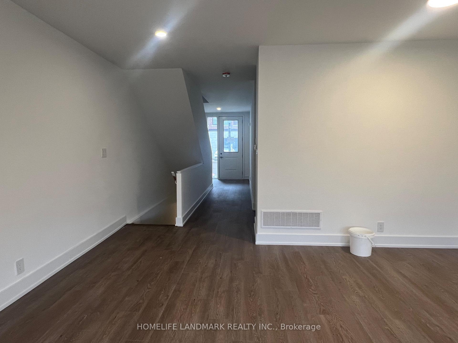 Photo 7 of 4 Chestnut Court, Aurora, Rural Aurora — HOMEH