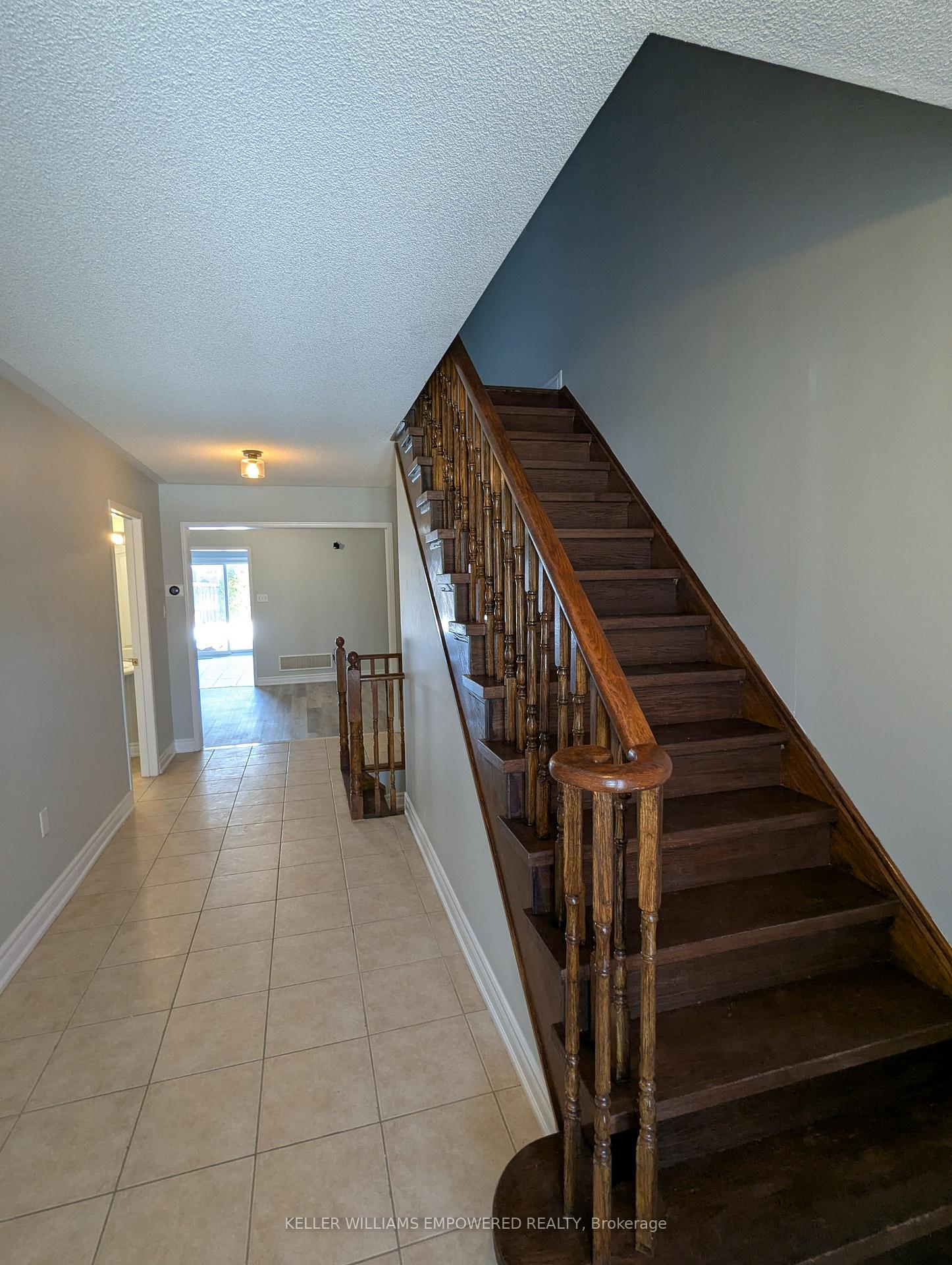 Photo 4 of 41 Neill Avenue, Whitby, Rolling Acres — HOMEH