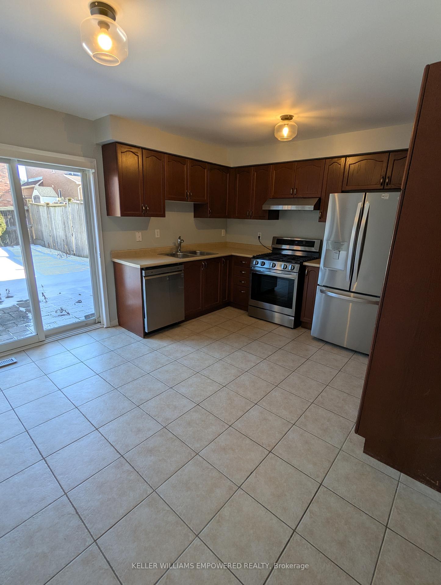 Photo 13 of 41 Neill Avenue, Whitby, Rolling Acres — HOMEH