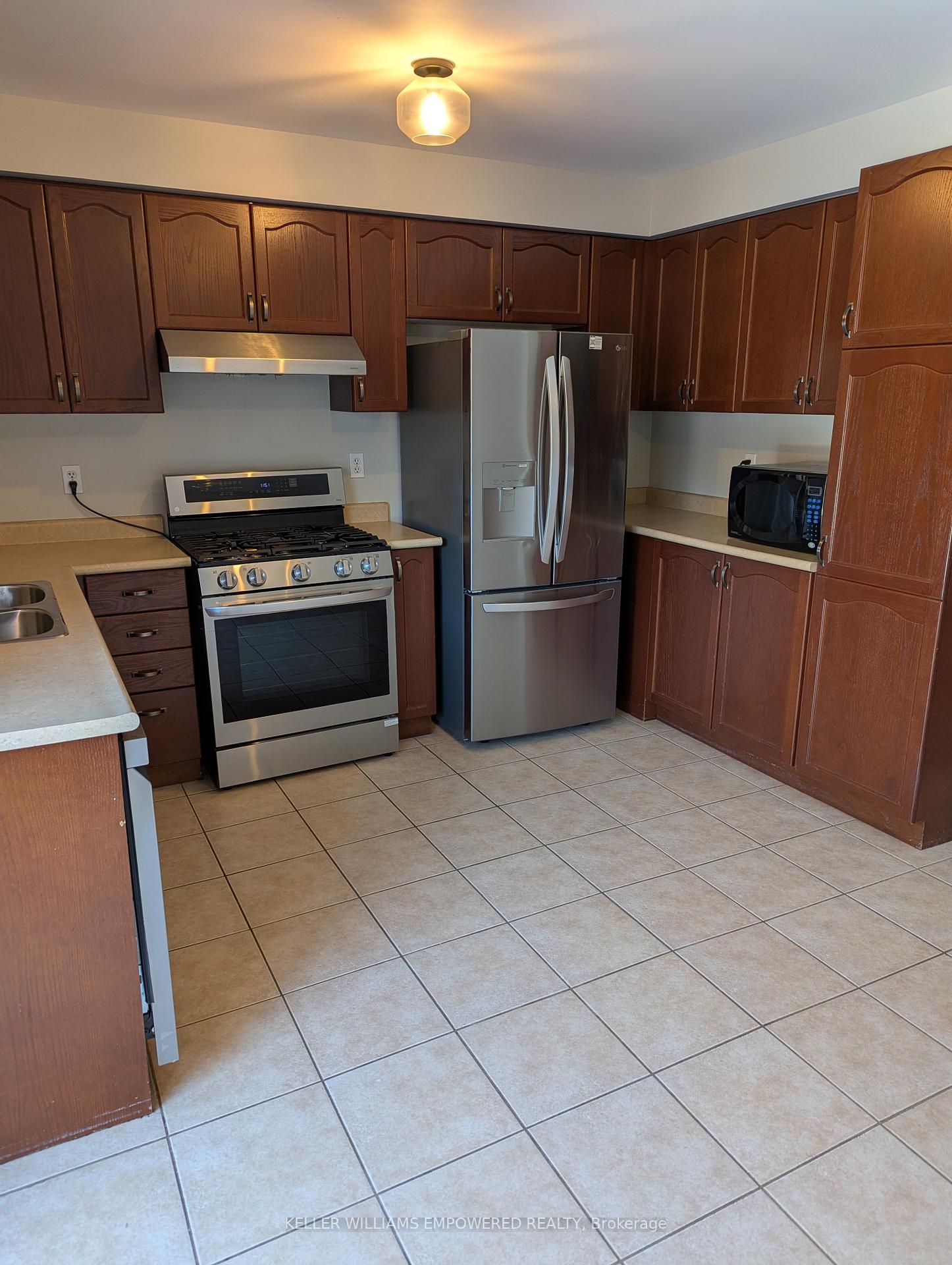 Photo 14 of 41 Neill Avenue, Whitby, Rolling Acres — HOMEH