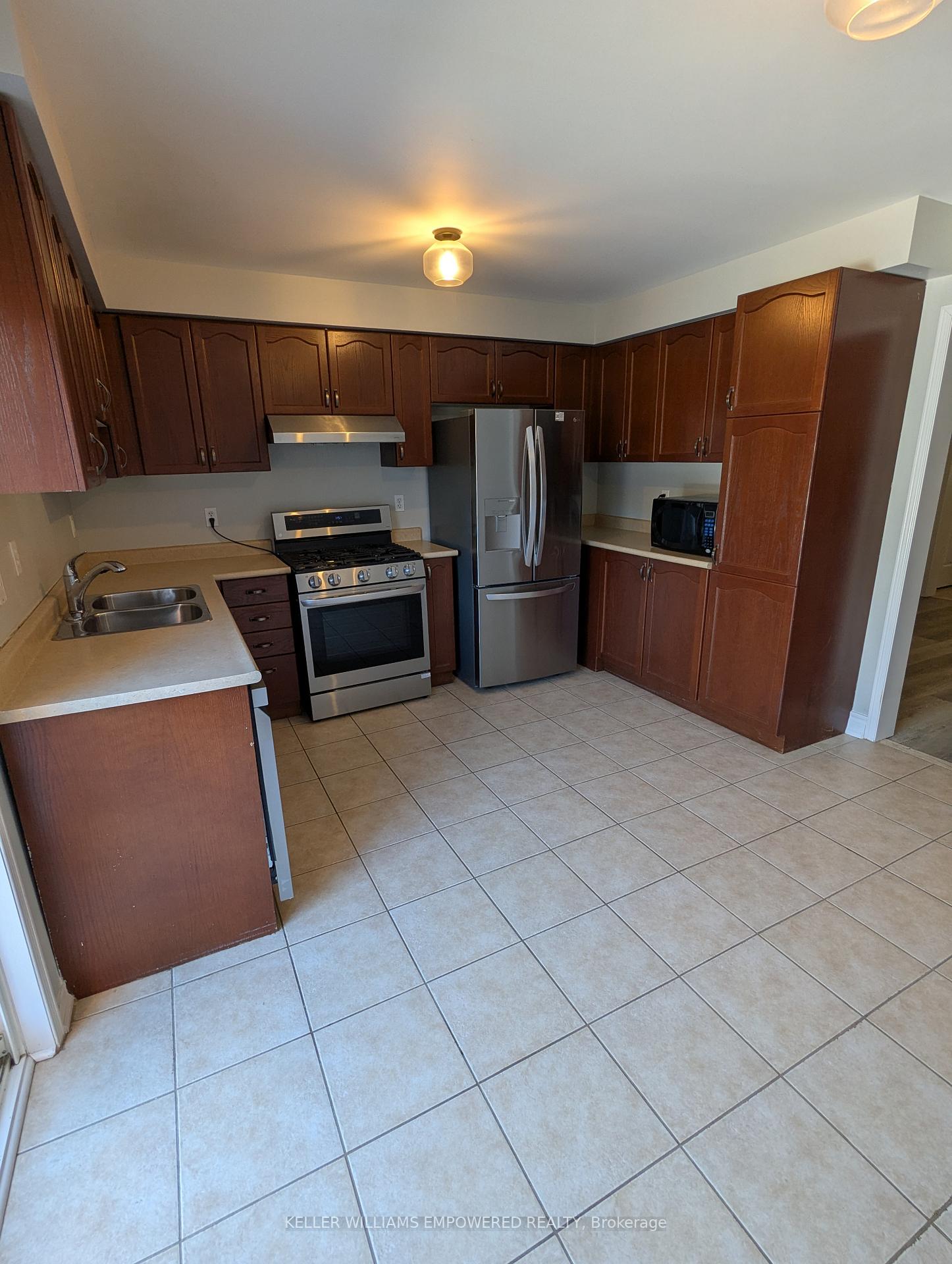 Photo 15 of 41 Neill Avenue, Whitby, Rolling Acres — HOMEH