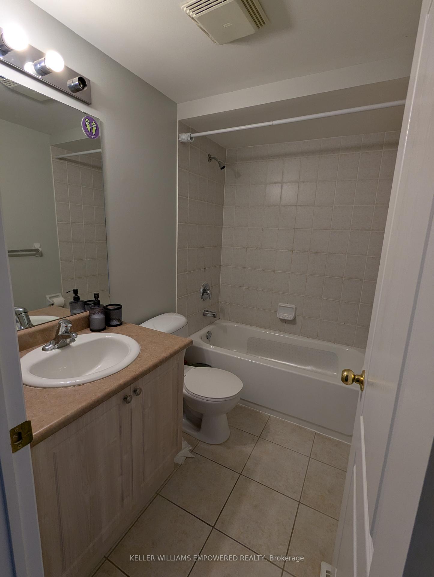 Photo 20 of 41 Neill Avenue, Whitby, Rolling Acres — HOMEH