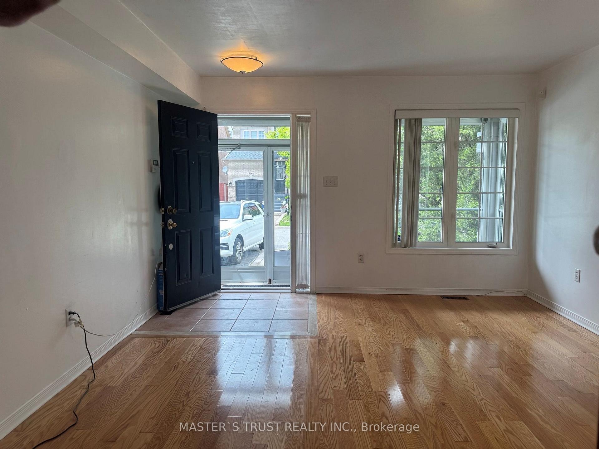 Photo 2 of 67 Laurelhurst Crescent, Vaughan, Vellore Village — HOMEH