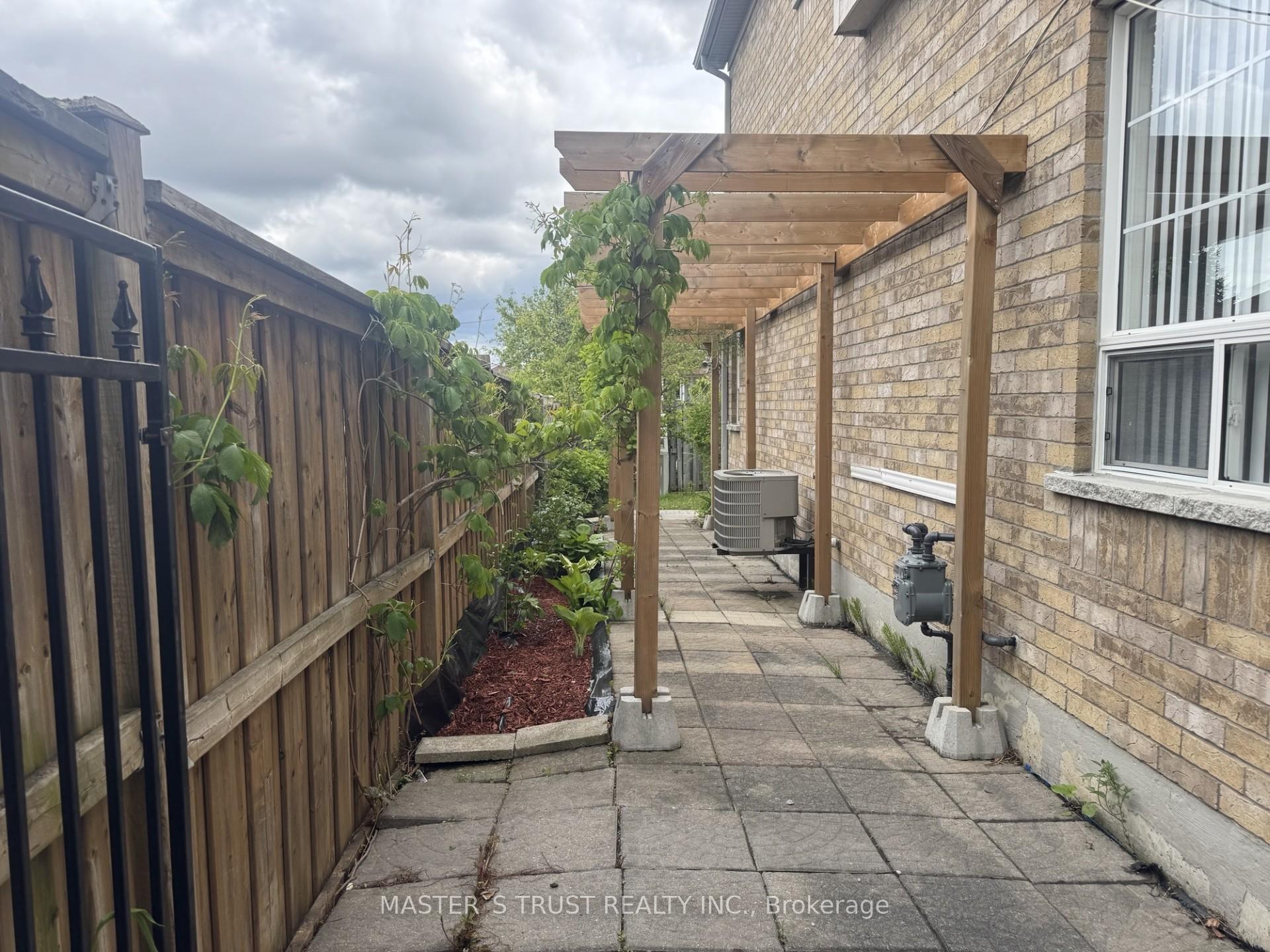 Photo 15 of 67 Laurelhurst Crescent, Vaughan, Vellore Village — HOMEH