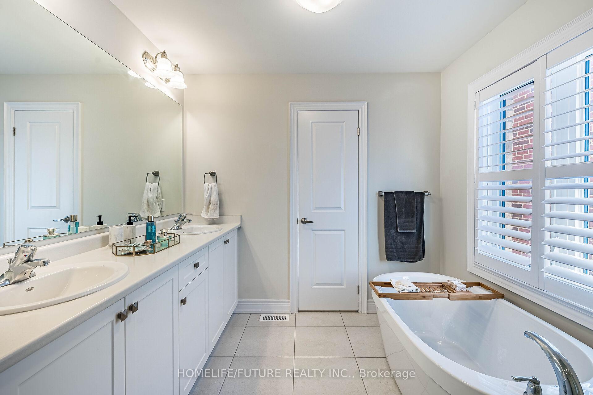 Photo 26 of 32 Gillivary Drive, Whitby, Williamsburg — HOMEH