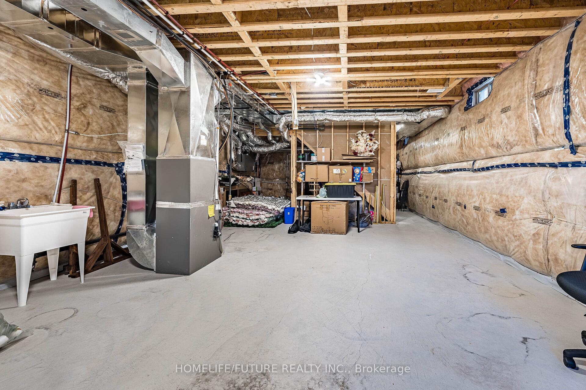 Photo 41 of 32 Gillivary Drive, Whitby, Williamsburg — HOMEH