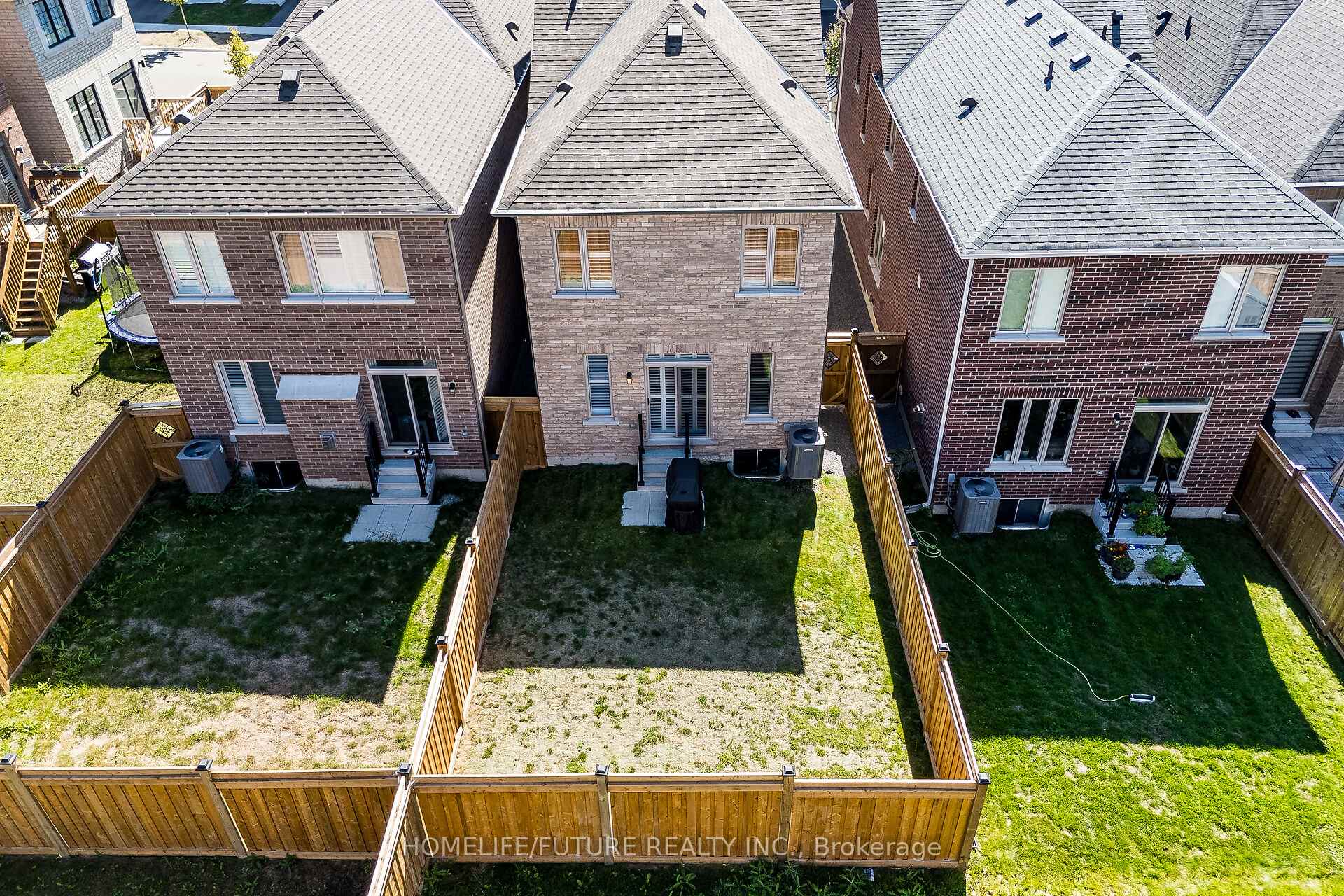 Photo 44 of 32 Gillivary Drive, Whitby, Williamsburg — HOMEH