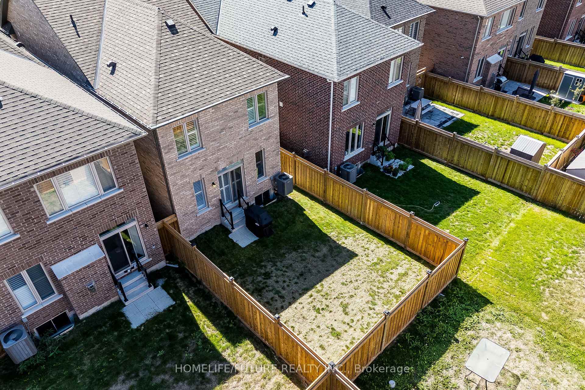 Photo 45 of 32 Gillivary Drive, Whitby, Williamsburg — HOMEH