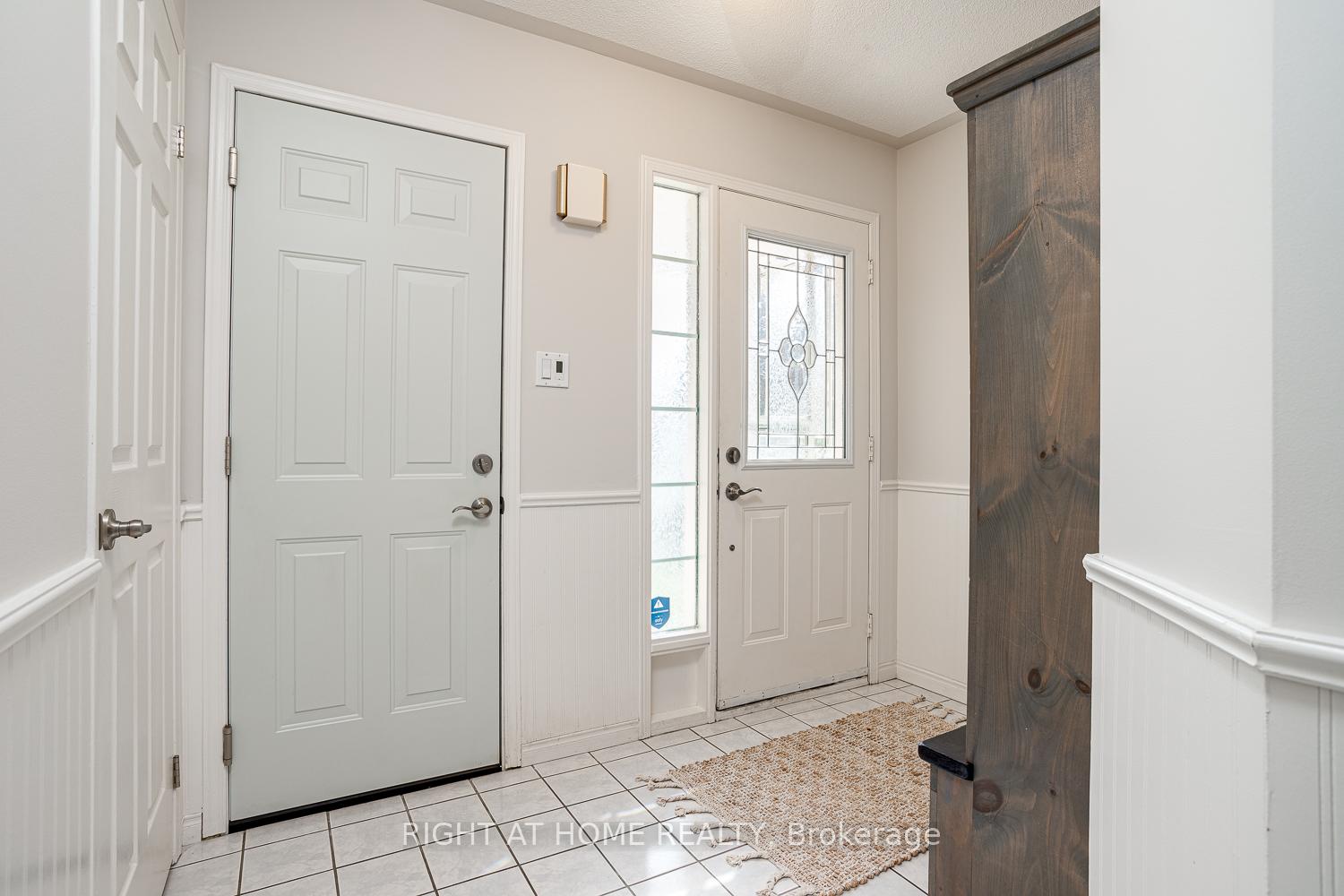 Photo 2 of 41 Steele Valley Court, Whitby, Rolling Acres — HOMEH