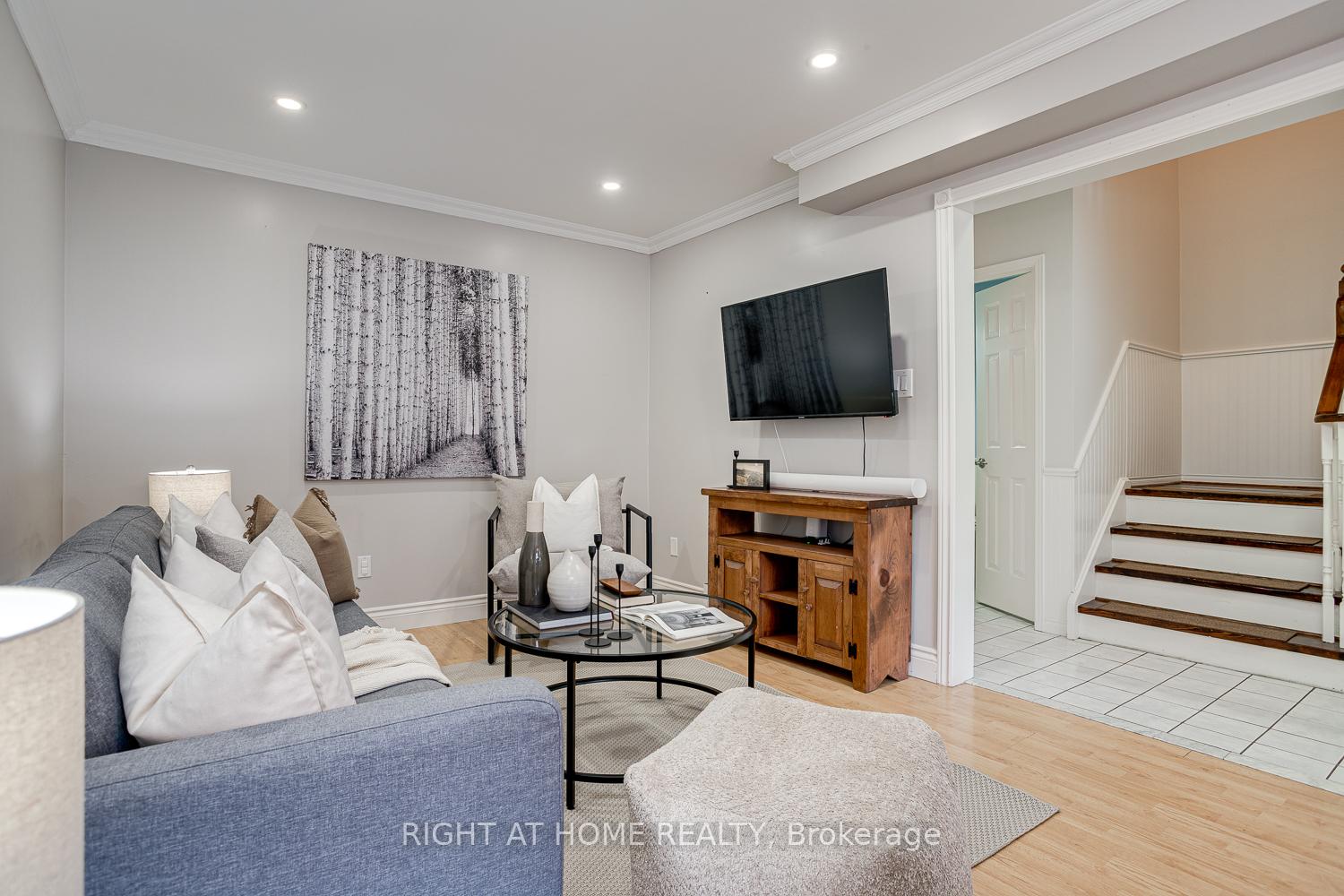 Photo 3 of 41 Steele Valley Court, Whitby, Rolling Acres — HOMEH