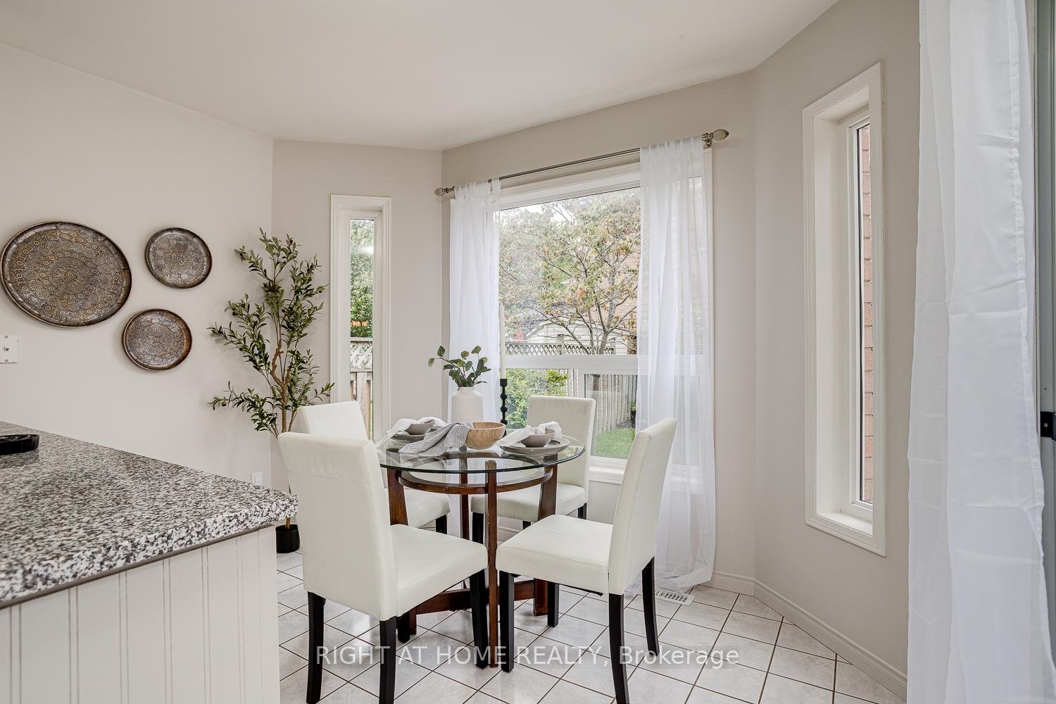 Photo 12 of 41 Steele Valley Court, Whitby, Rolling Acres — HOMEH