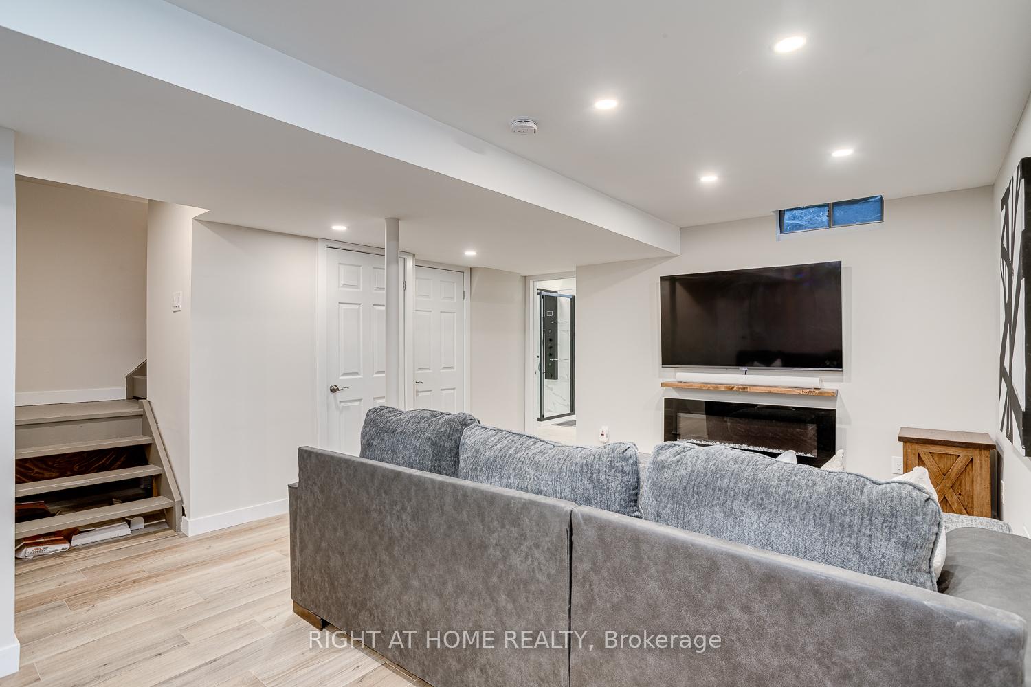 Photo 24 of 41 Steele Valley Court, Whitby, Rolling Acres — HOMEH