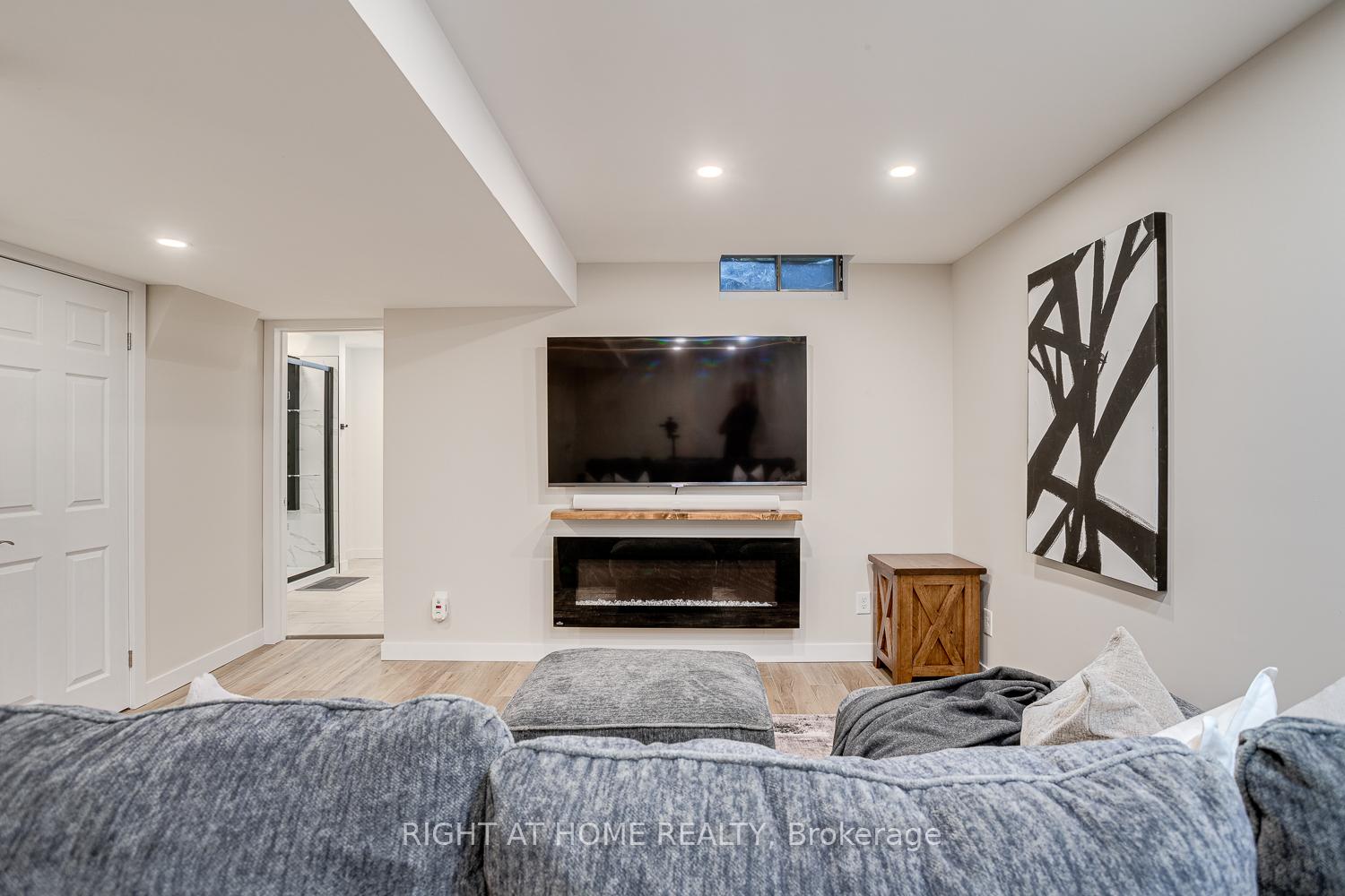 Photo 25 of 41 Steele Valley Court, Whitby, Rolling Acres — HOMEH