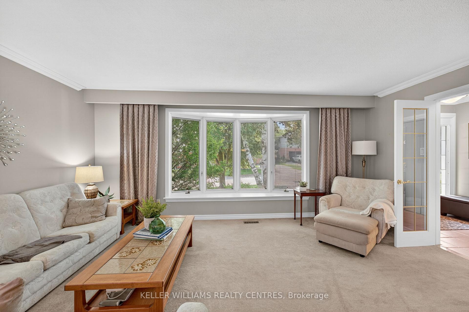 Photo 10 of 54 Devins Drive, Aurora, Aurora Heights — HOMEH