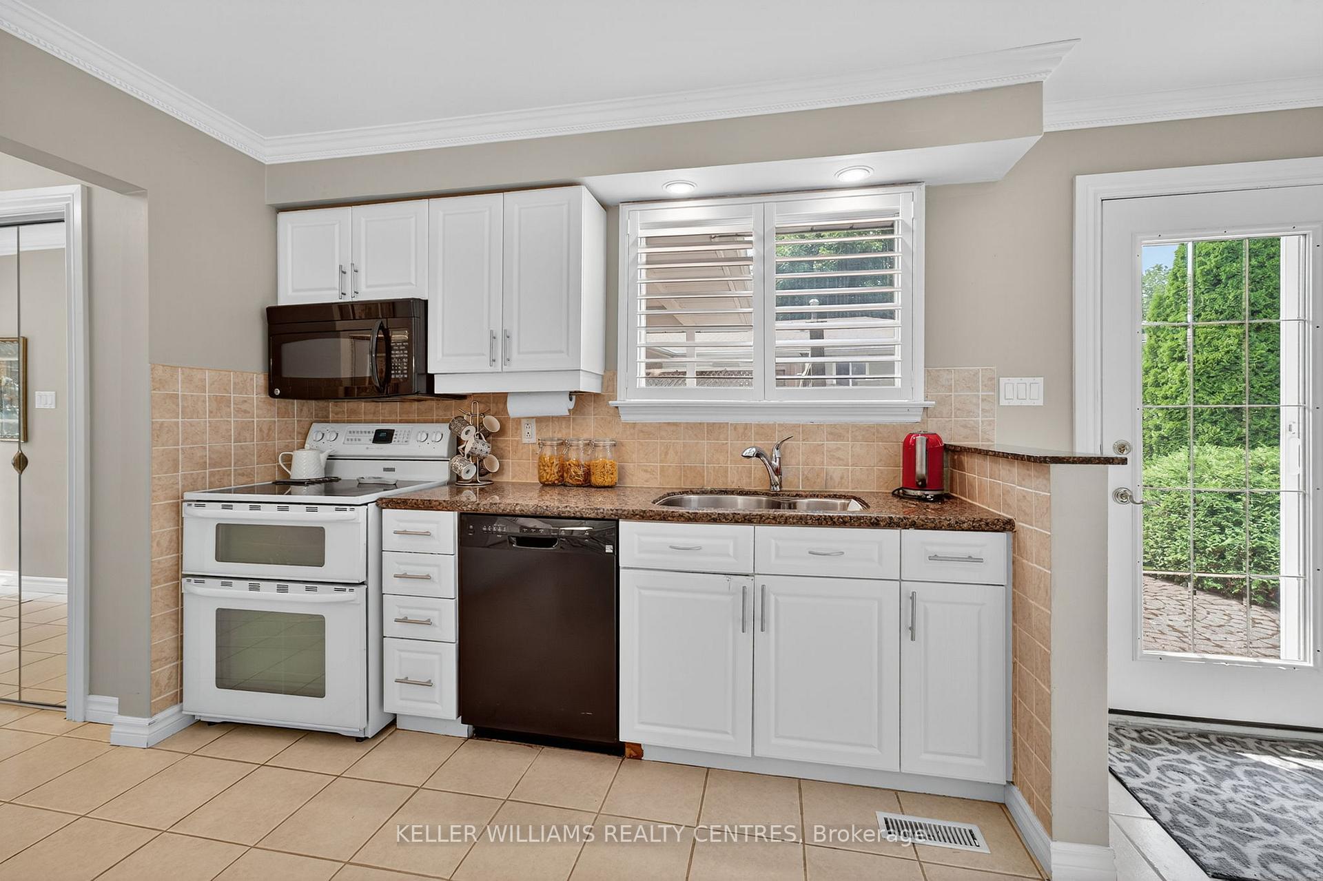 Photo 8 of 54 Devins Drive, Aurora, Aurora Heights — HOMEH