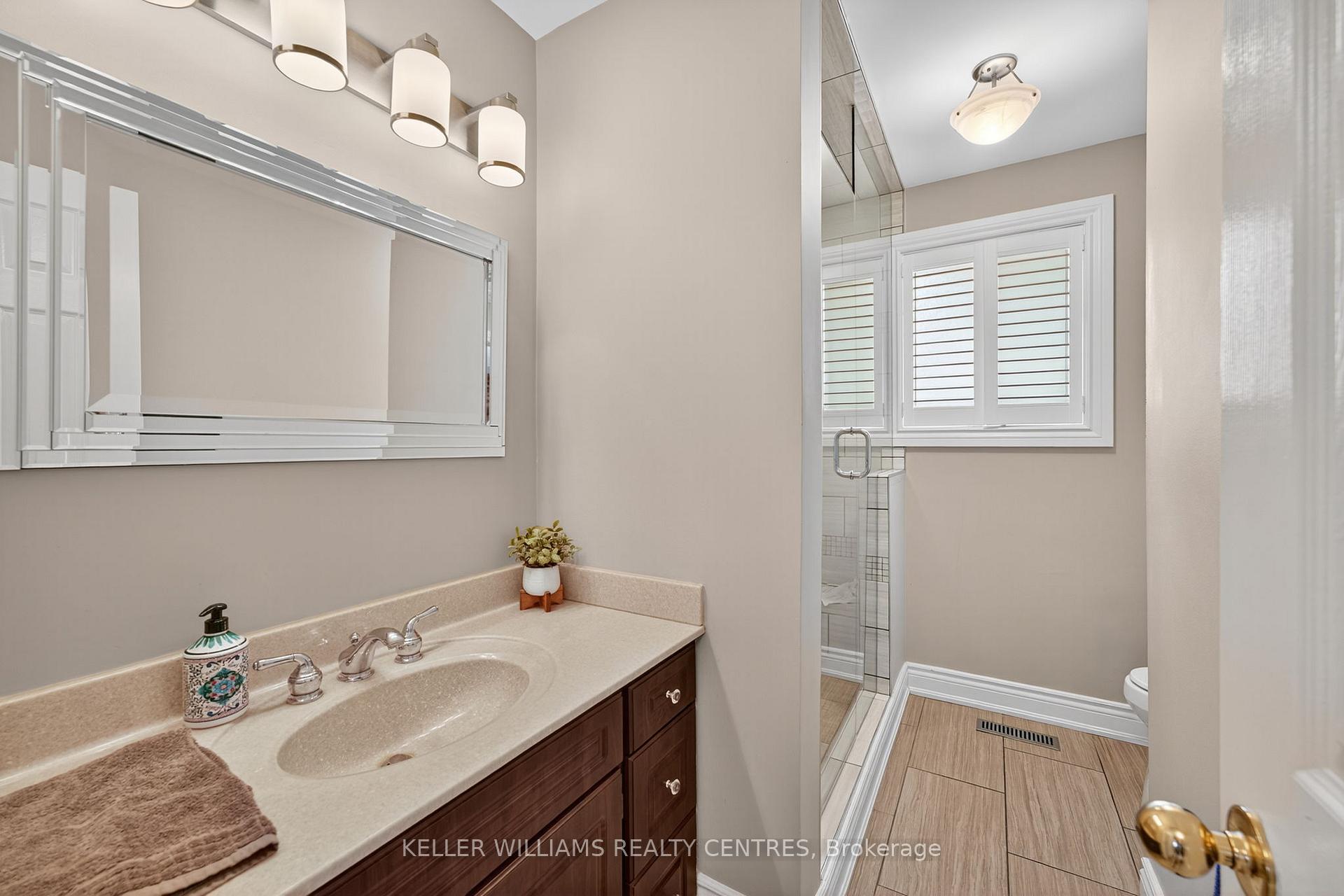 Photo 12 of 54 Devins Drive, Aurora, Aurora Heights — HOMEH