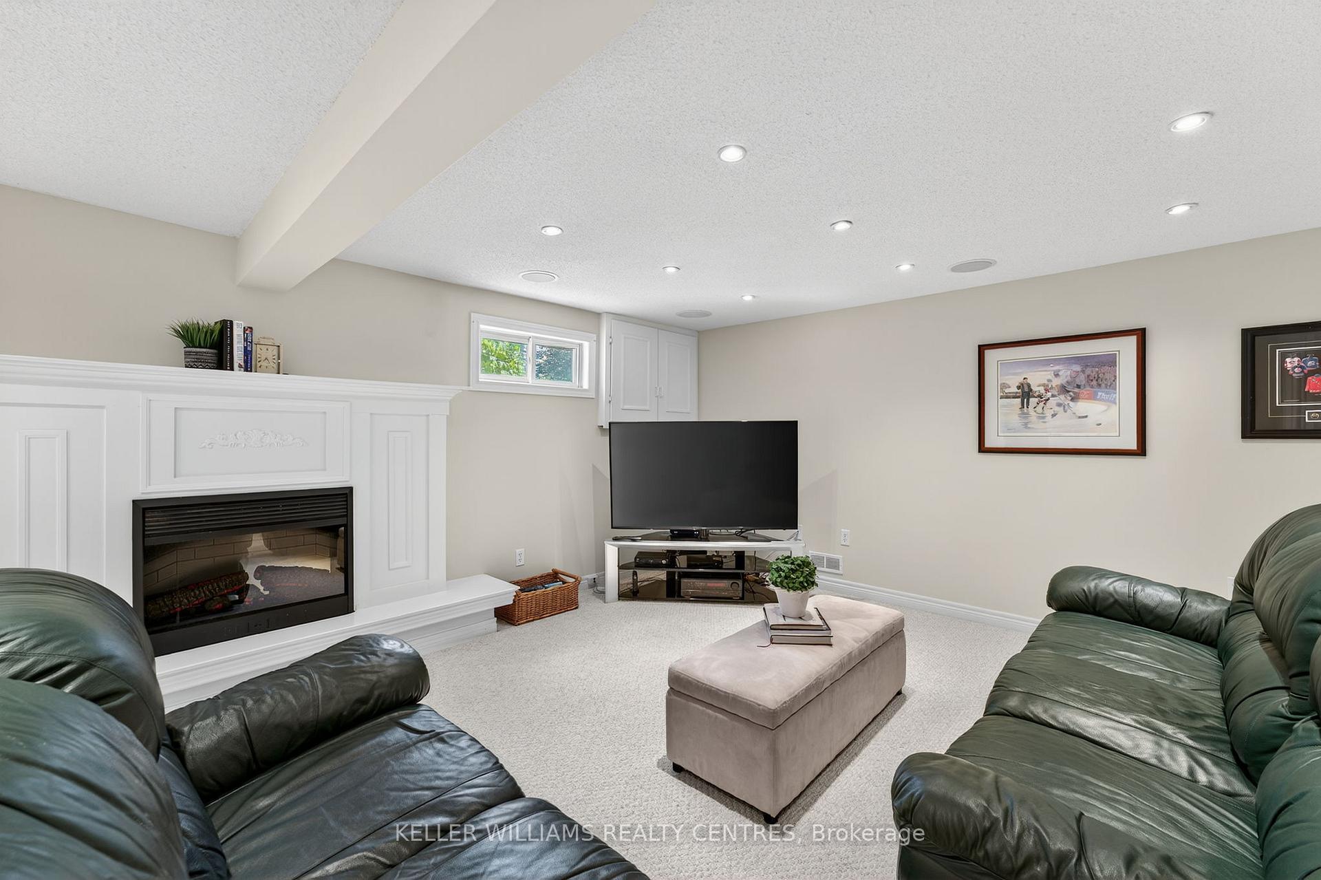 Photo 17 of 54 Devins Drive, Aurora, Aurora Heights — HOMEH