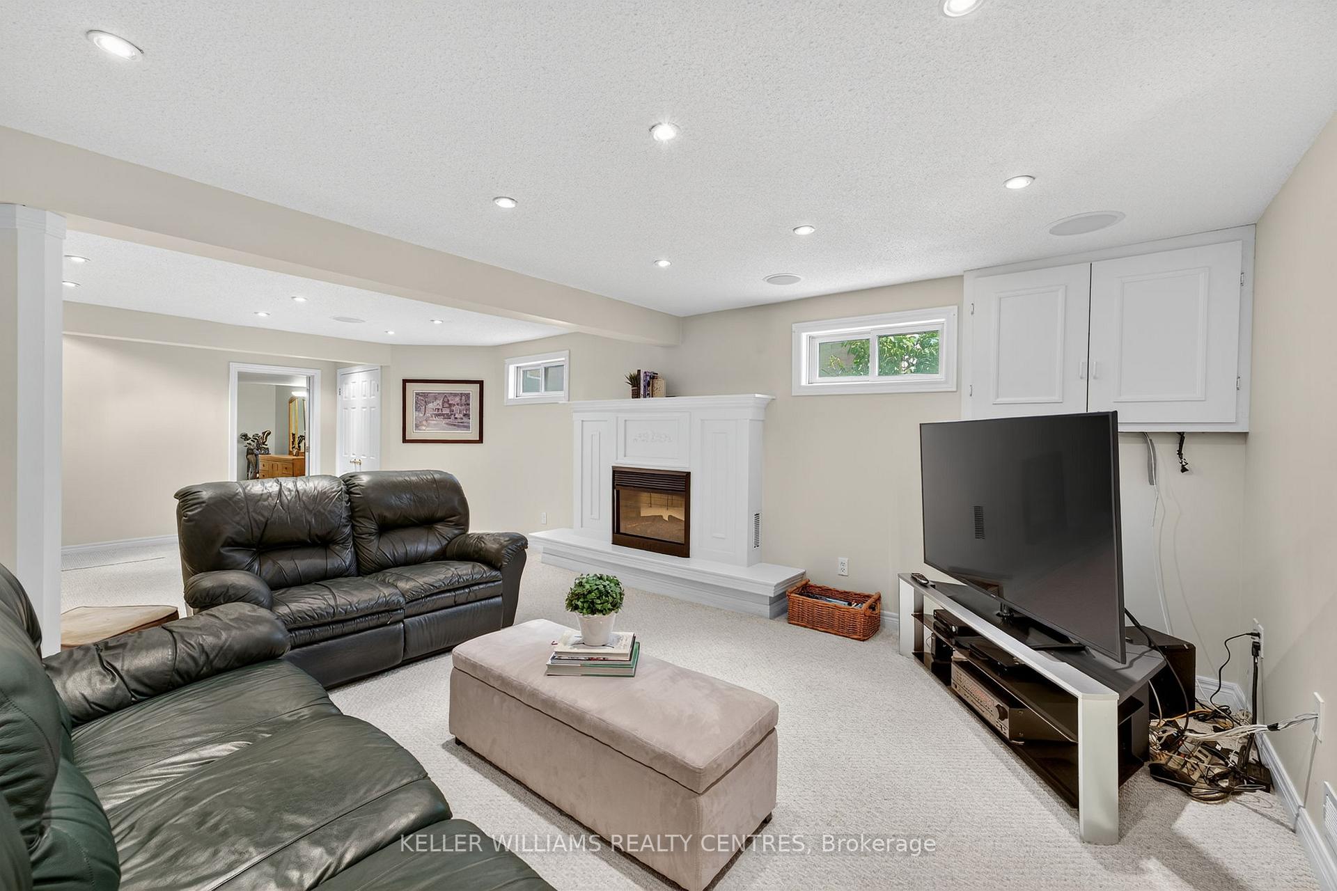 Photo 27 of 54 Devins Drive, Aurora, Aurora Heights — HOMEH