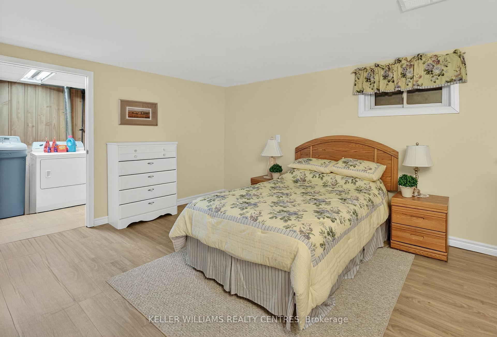 Photo 25 of 54 Devins Drive, Aurora, Aurora Heights — HOMEH