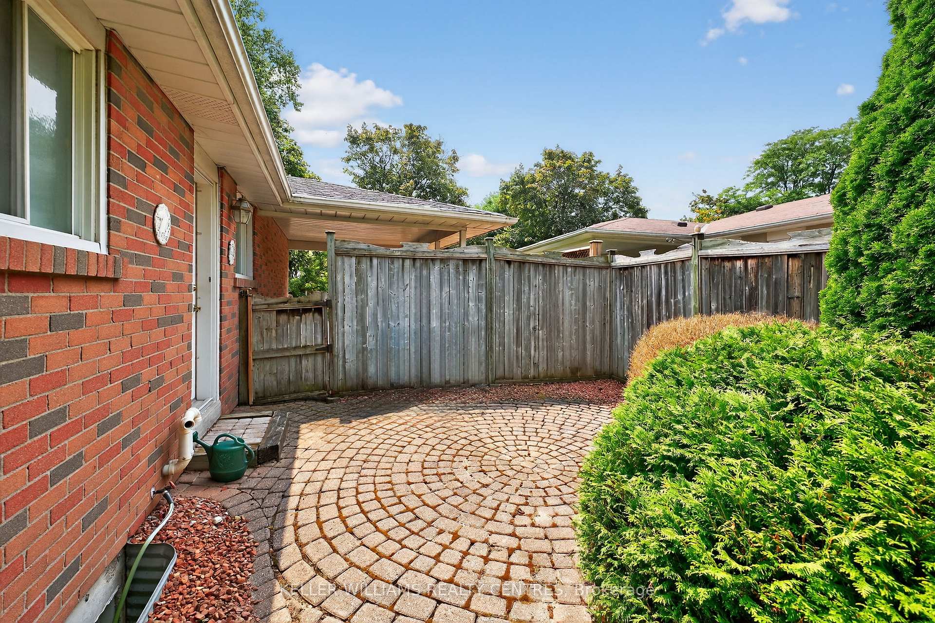 Photo 18 of 54 Devins Drive, Aurora, Aurora Heights — HOMEH