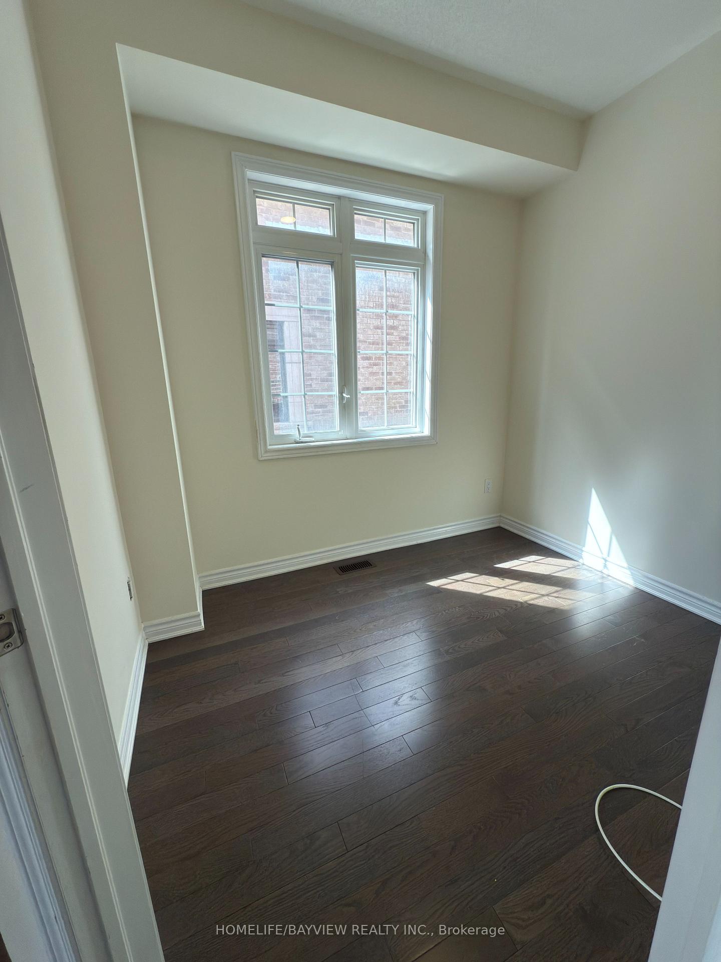 Photo 5 of 174 Farooq Boulevard, Vaughan, Vellore Village — HOMEH