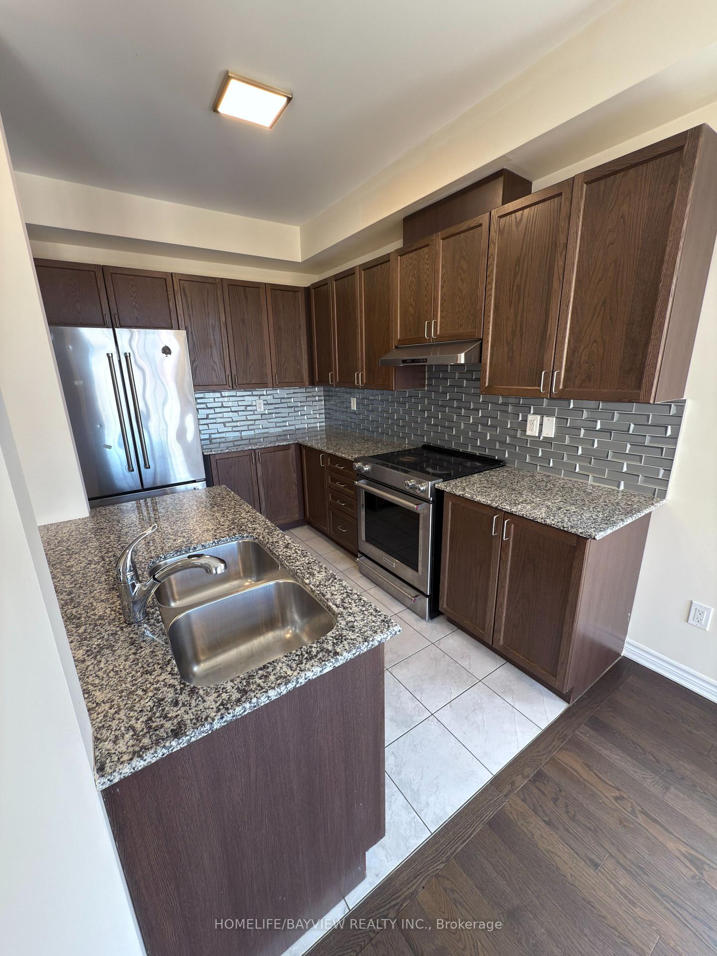 Photo 8 of 174 Farooq Boulevard, Vaughan, Vellore Village — HOMEH