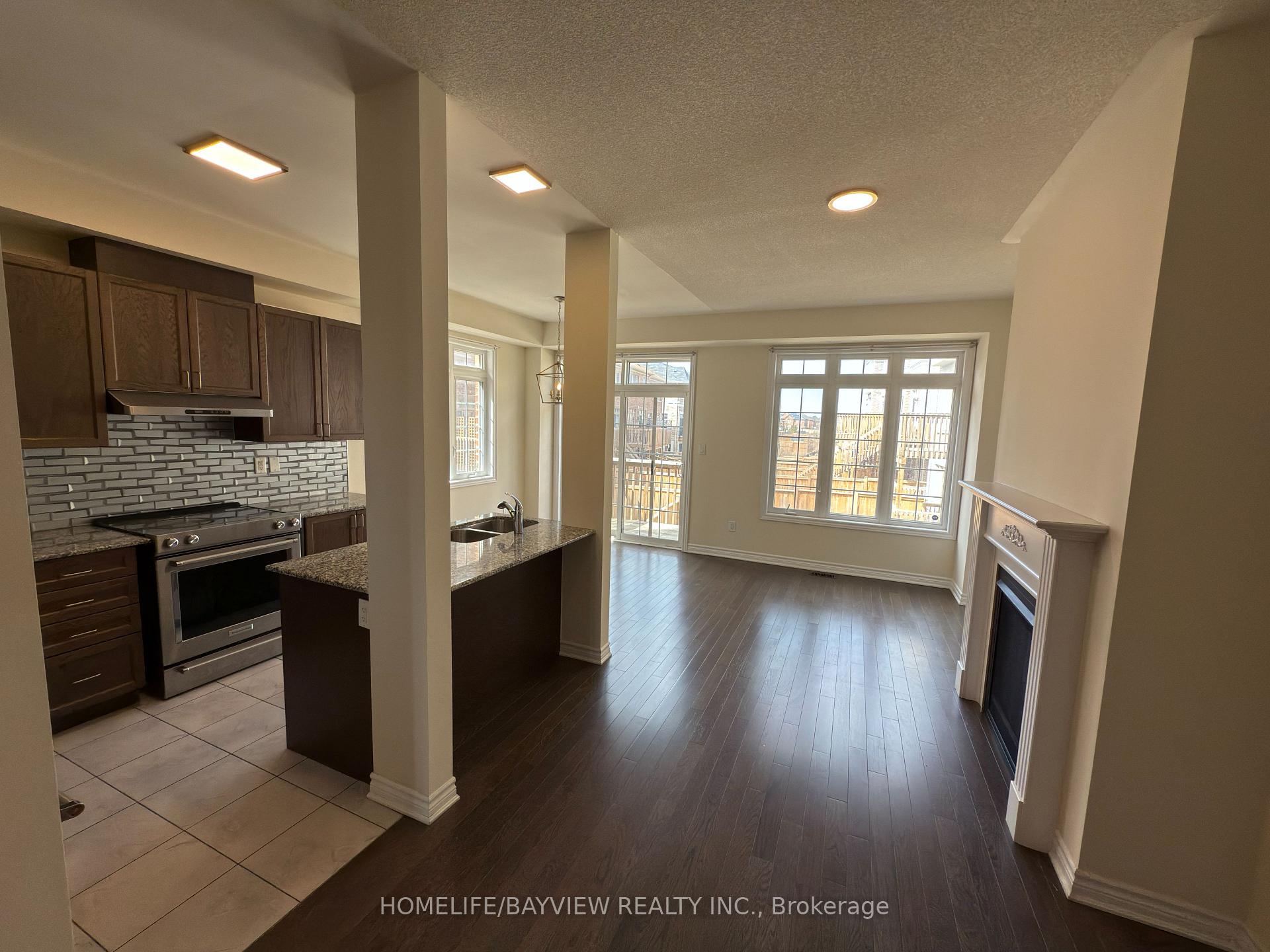 Photo 11 of 174 Farooq Boulevard, Vaughan, Vellore Village — HOMEH