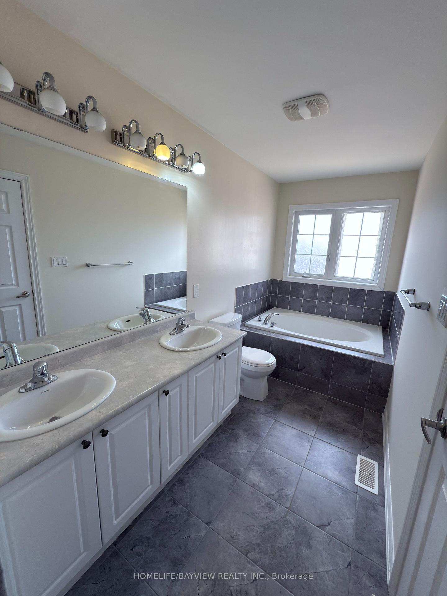 Photo 14 of 174 Farooq Boulevard, Vaughan, Vellore Village — HOMEH