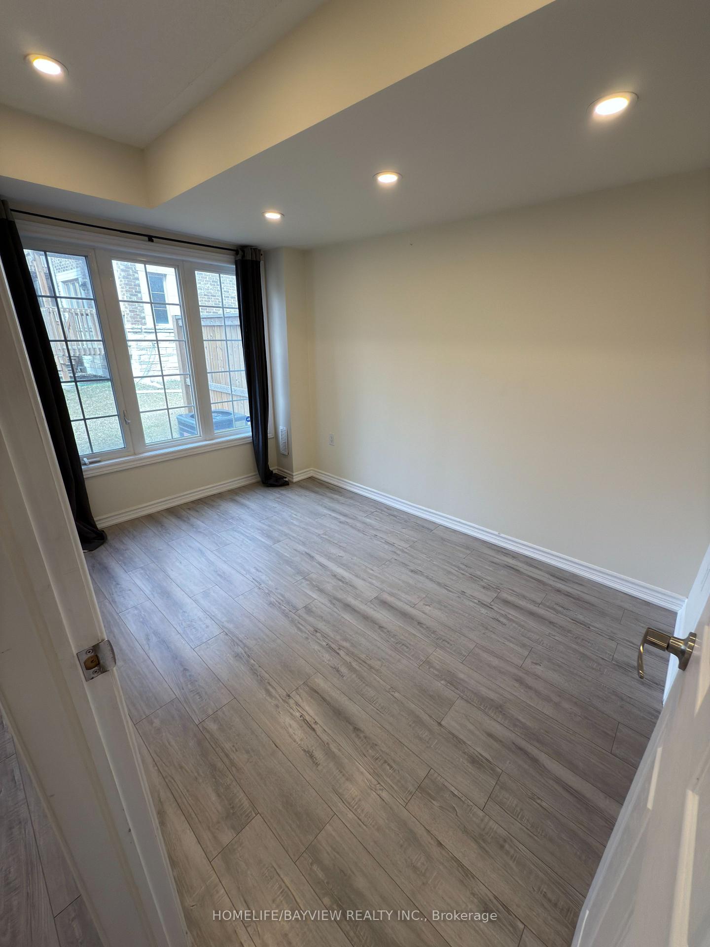Photo 24 of 174 Farooq Boulevard, Vaughan, Vellore Village — HOMEH
