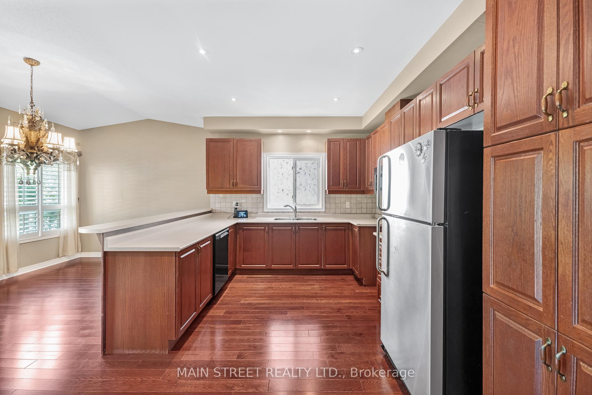 Photo 11 of 110 Tierra Avenue, Vaughan, Vellore Village — HOMEH