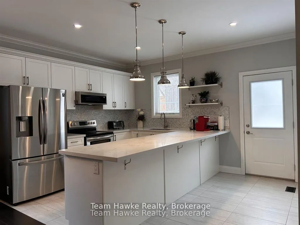 Photo 2 of 152 Bishop Drive, Barrie, Ardagh — HOMEH