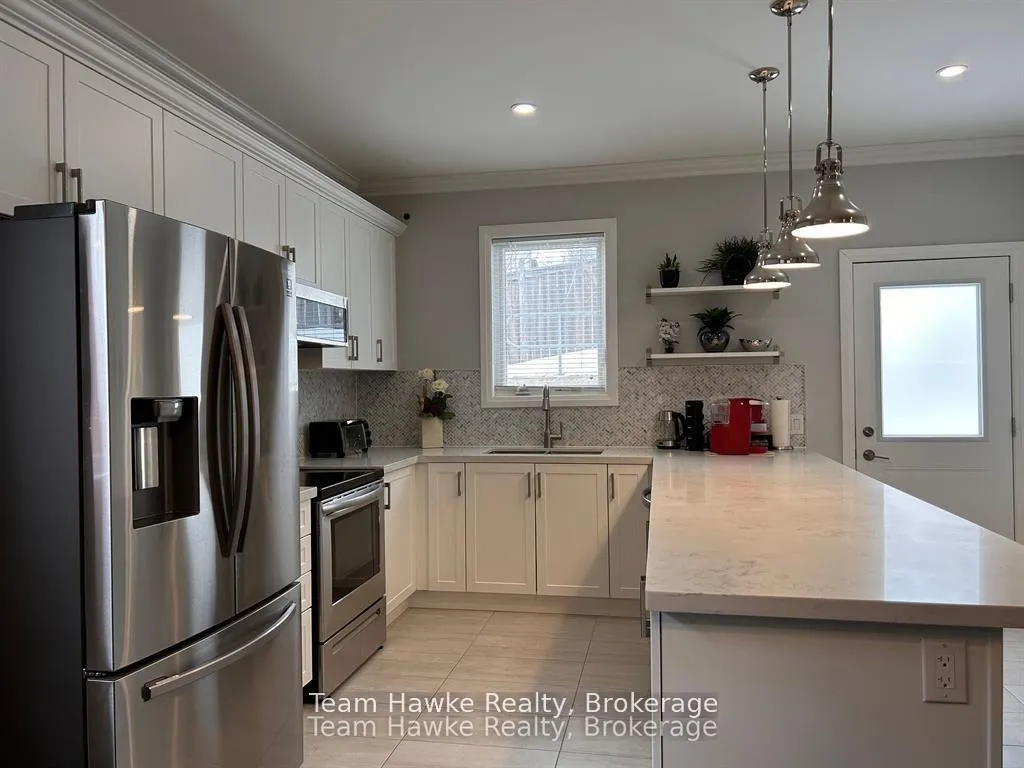 Photo 4 of 152 Bishop Drive, Barrie, Ardagh — HOMEH