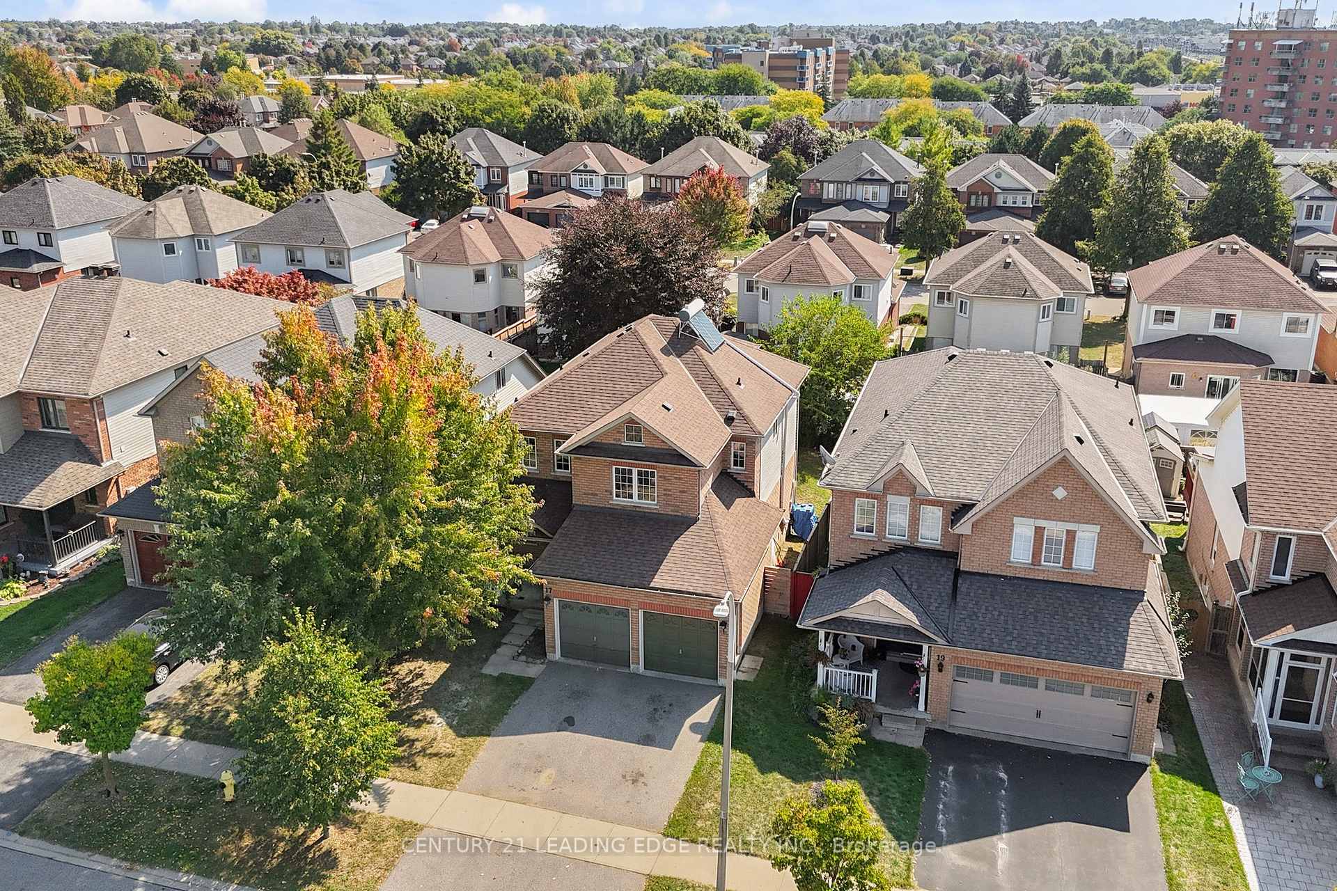 Photo 3 of 17 Pitfield Avenue, Whitby, Rolling Acres — HOMEH