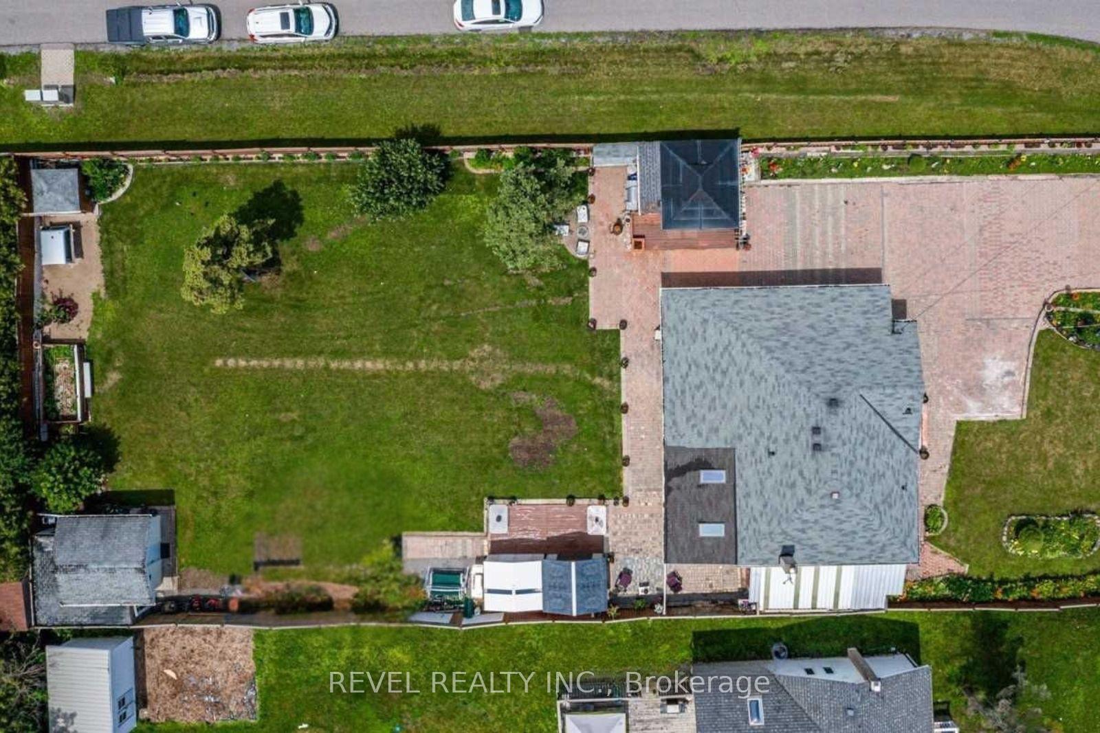 Photo 3 of 74 Thickson Road N, Whitby, Blue Grass Meadows — HOMEH