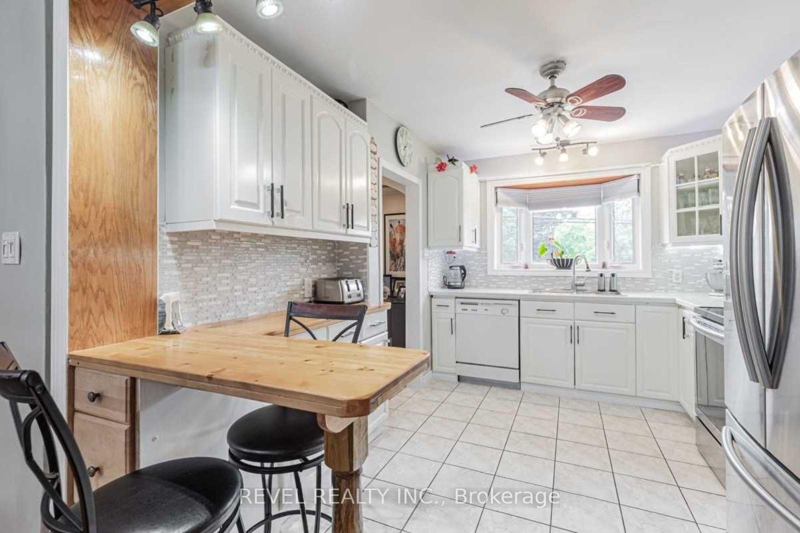 Photo 5 of 74 Thickson Road N, Whitby, Blue Grass Meadows — HOMEH