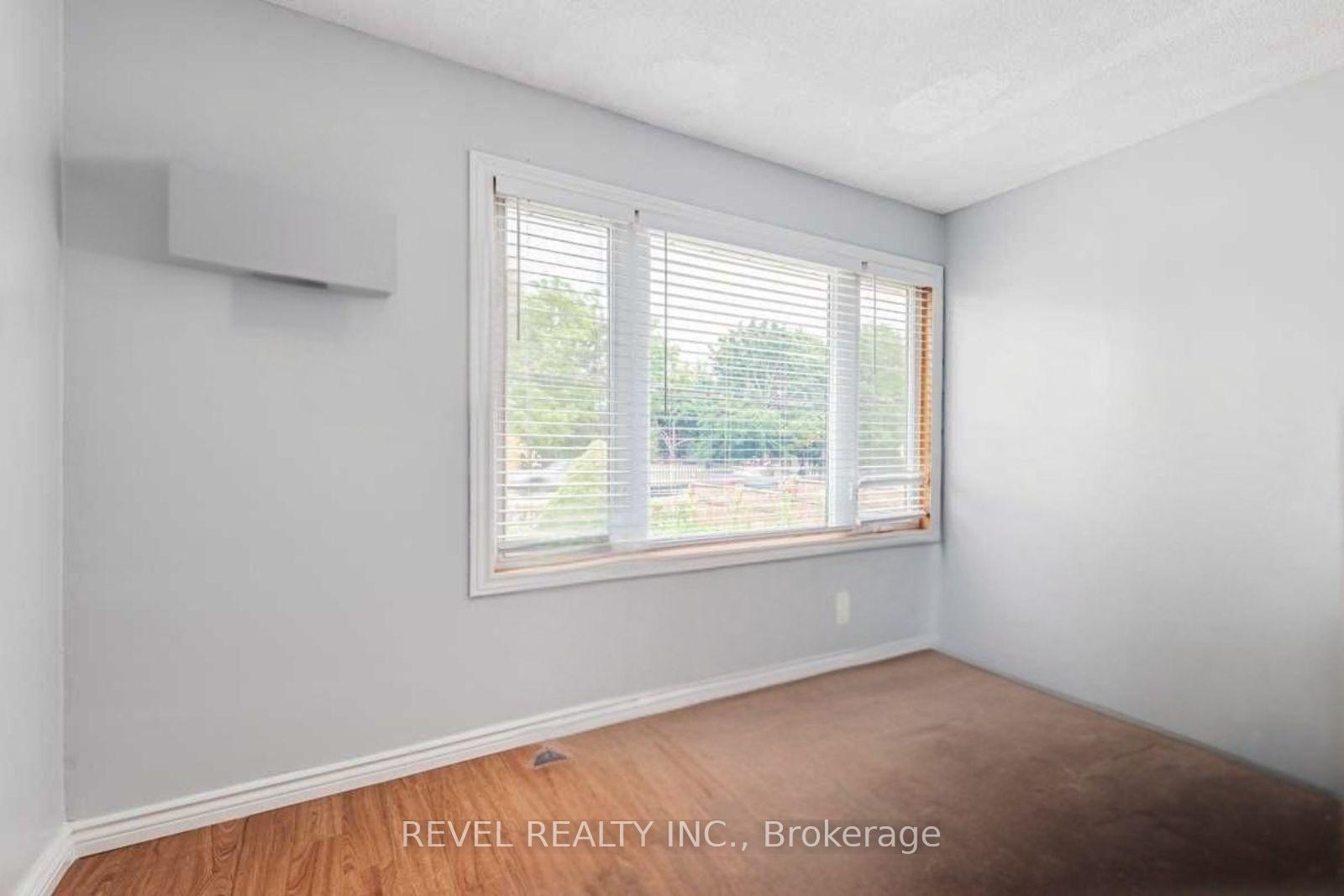 Photo 8 of 74 Thickson Road N, Whitby, Blue Grass Meadows — HOMEH