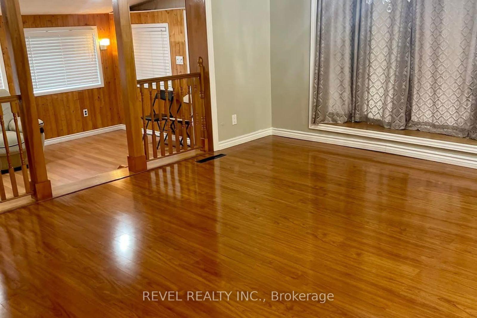 Photo 10 of 74 Thickson Road N, Whitby, Blue Grass Meadows — HOMEH