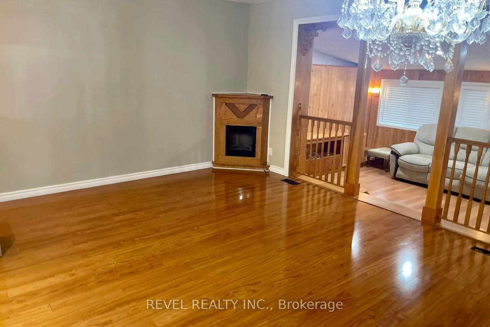 Photo 11 of 74 Thickson Road N, Whitby, Blue Grass Meadows — HOMEH