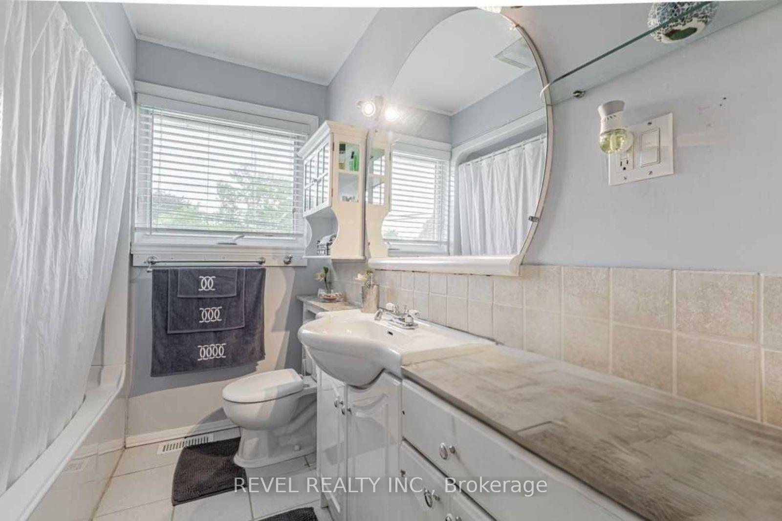 Photo 12 of 74 Thickson Road N, Whitby, Blue Grass Meadows — HOMEH