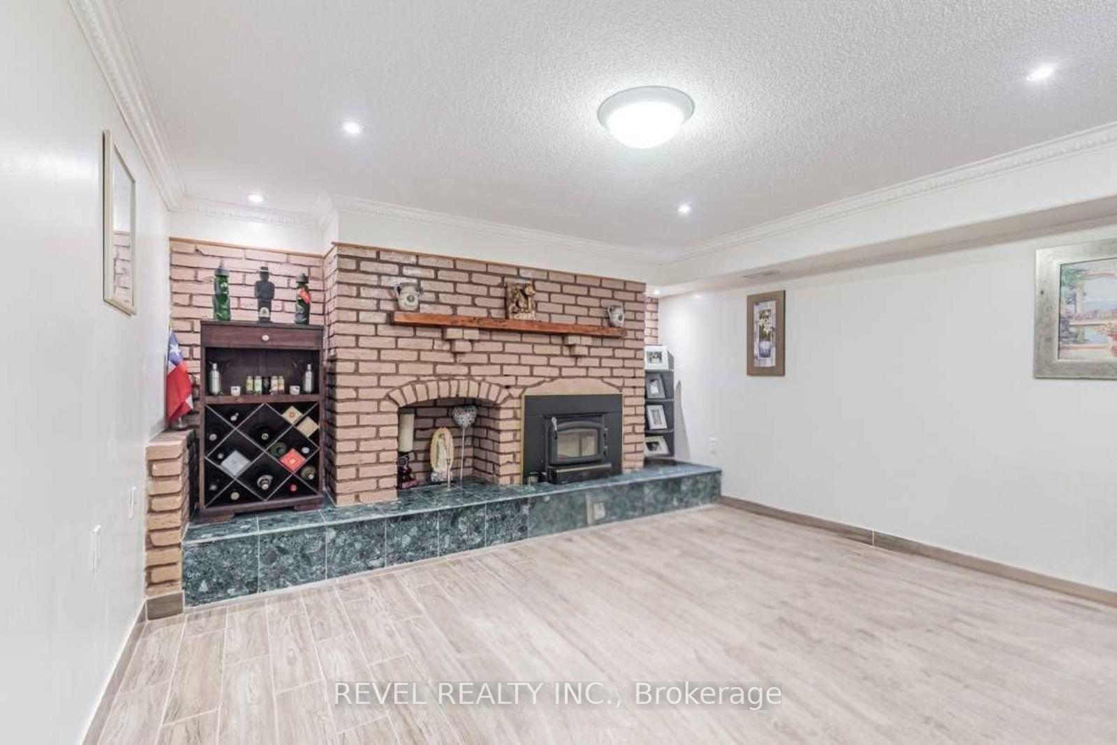 Photo 16 of 74 Thickson Road N, Whitby, Blue Grass Meadows — HOMEH