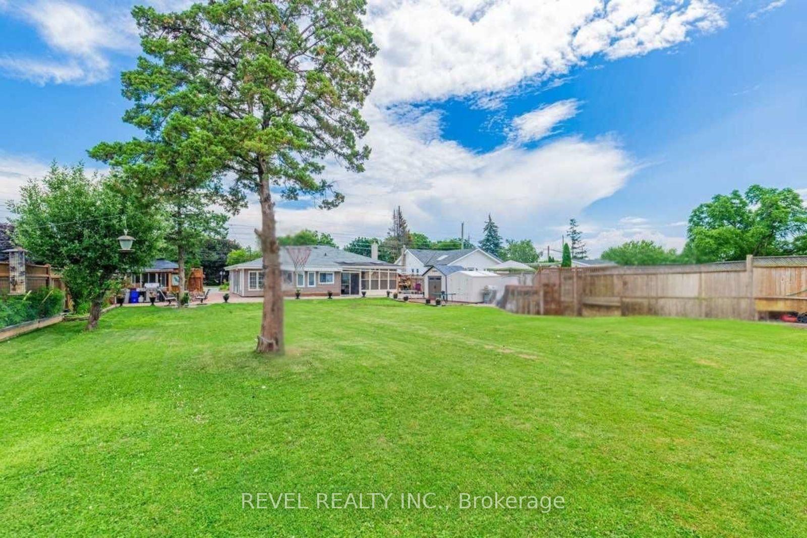 Photo 18 of 74 Thickson Road N, Whitby, Blue Grass Meadows — HOMEH