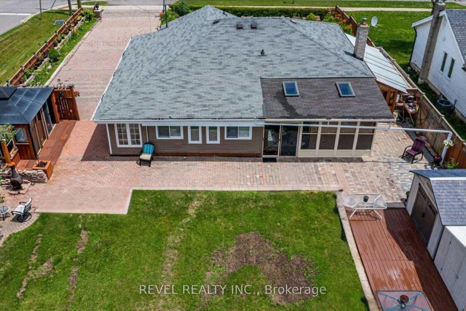 Photo 19 of 74 Thickson Road N, Whitby, Blue Grass Meadows — HOMEH
