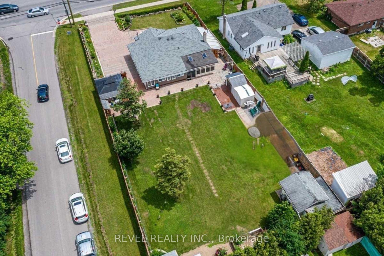 Photo 20 of 74 Thickson Road N, Whitby, Blue Grass Meadows — HOMEH