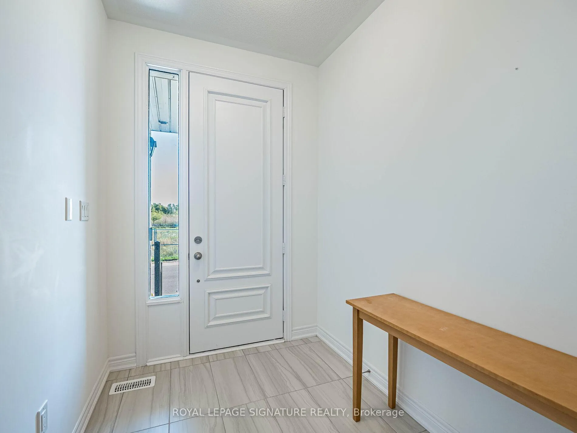 Photo 4 of 28 Dockside Way, Whitby, Port Whitby — HOMEH