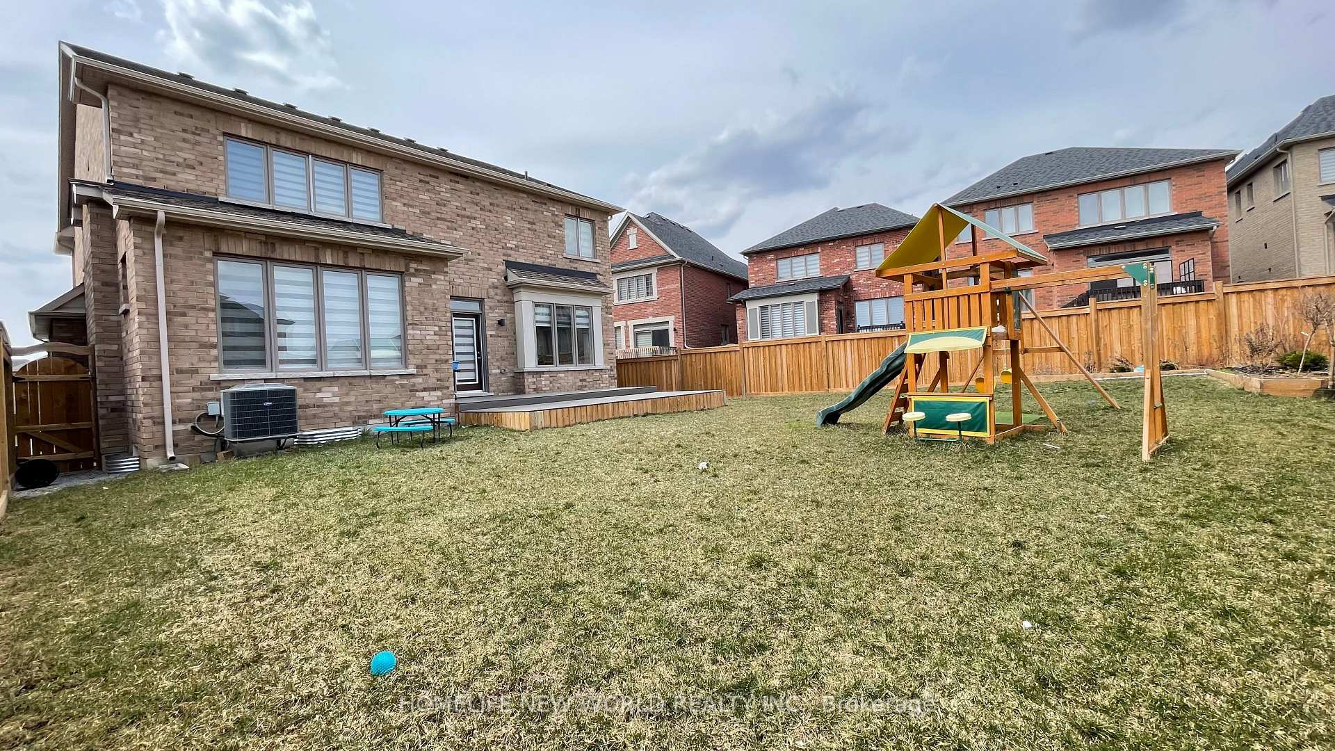 Photo 11 of 23 Audubon Street, Whitby, Rural Whitby — HOMEH