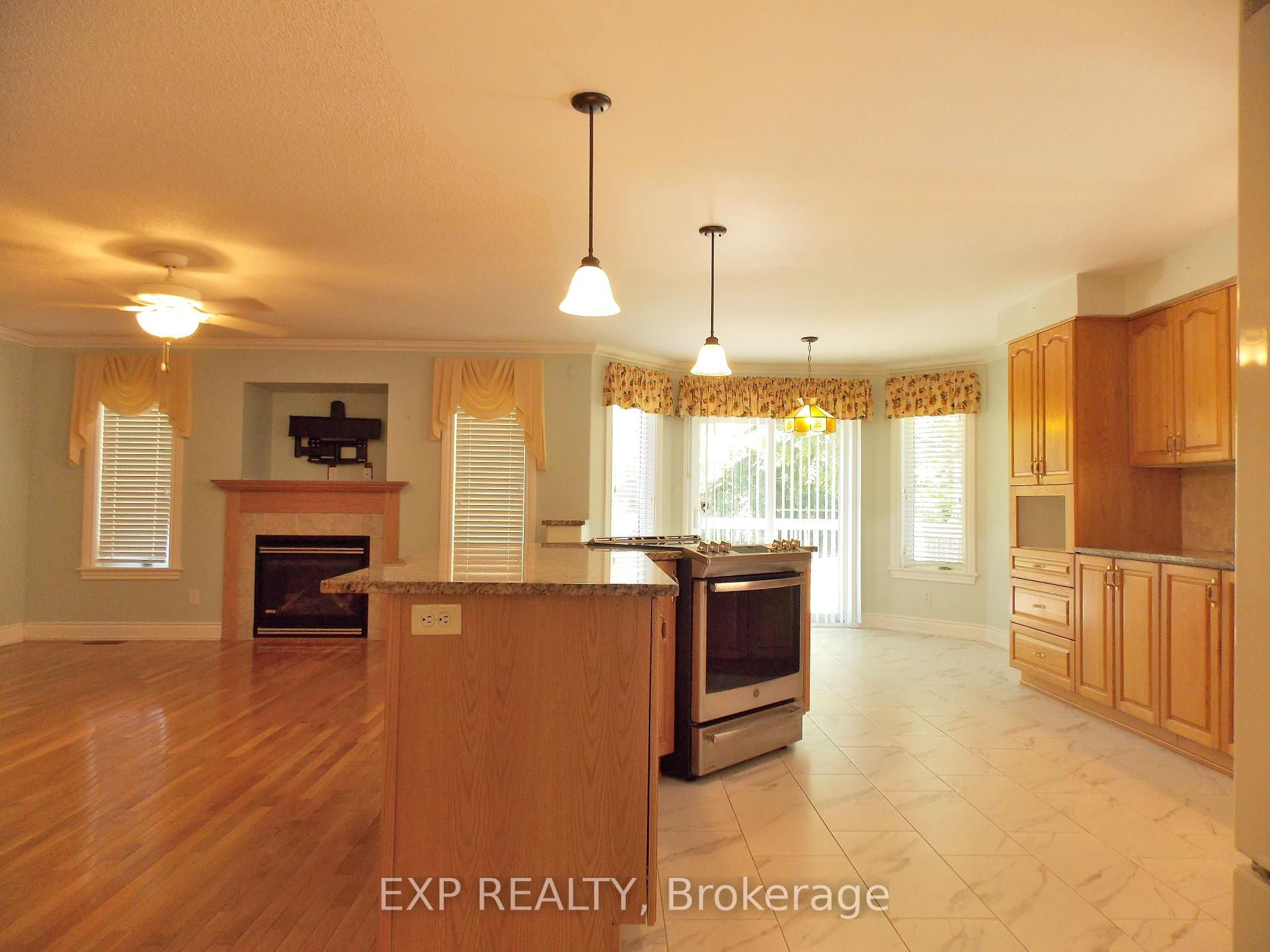 Photo 5 of 1393 Mcmahon Avenue, Ottawa, Emerald Woods/Sawmill Creek — HOMEH