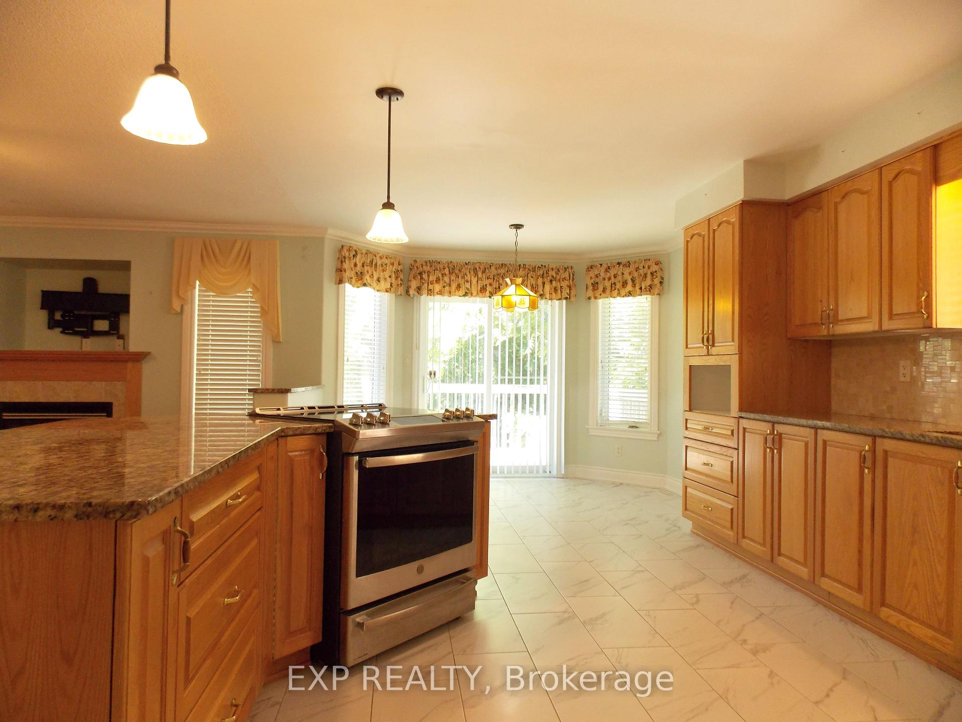 Photo 10 of 1393 Mcmahon Avenue, Ottawa, Emerald Woods/Sawmill Creek — HOMEH