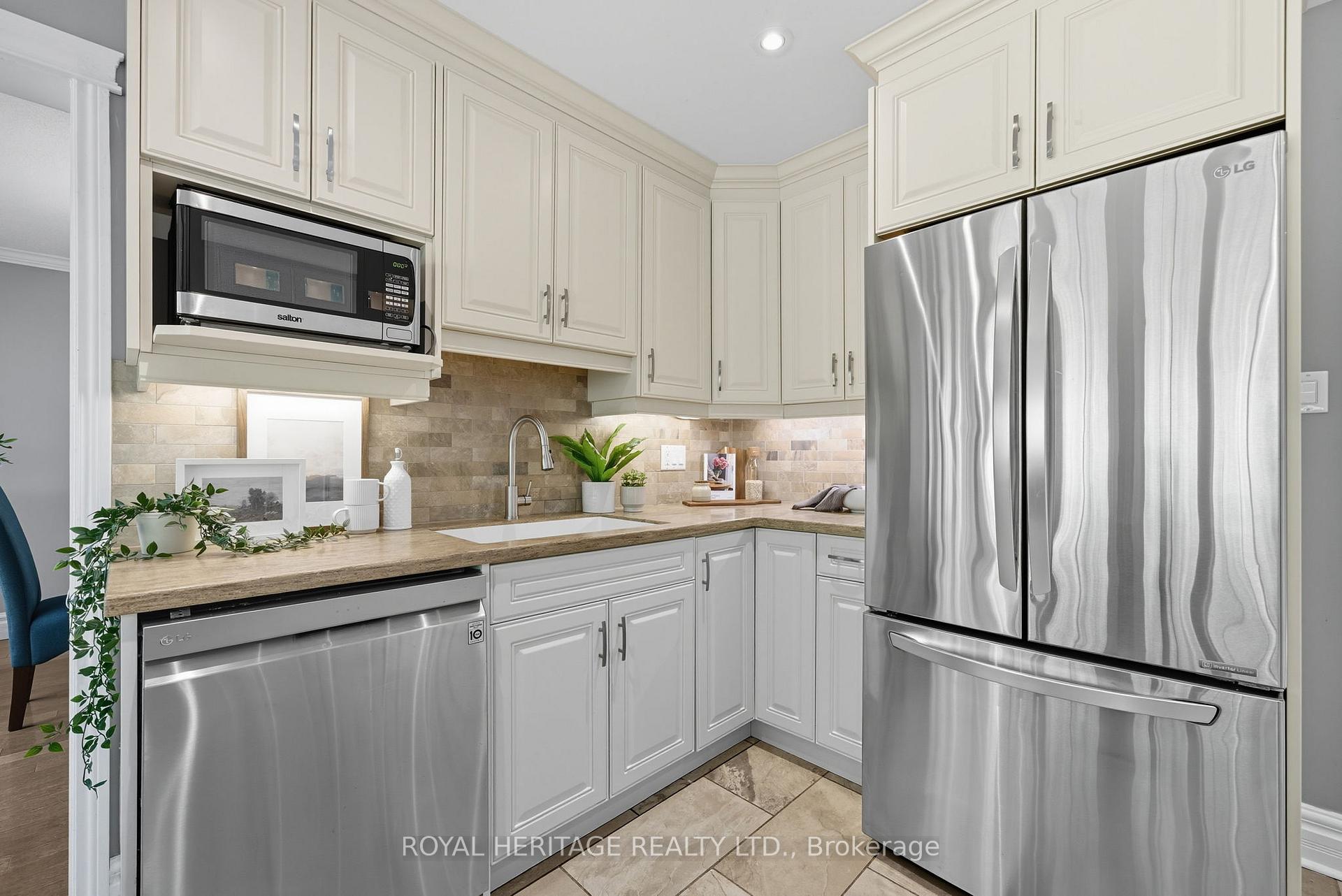 Photo 15 of 30 Chatsworth Crescent, Whitby, Rolling Acres — HOMEH