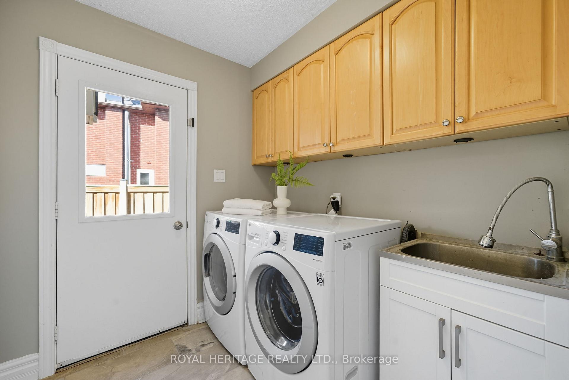Photo 20 of 30 Chatsworth Crescent, Whitby, Rolling Acres — HOMEH