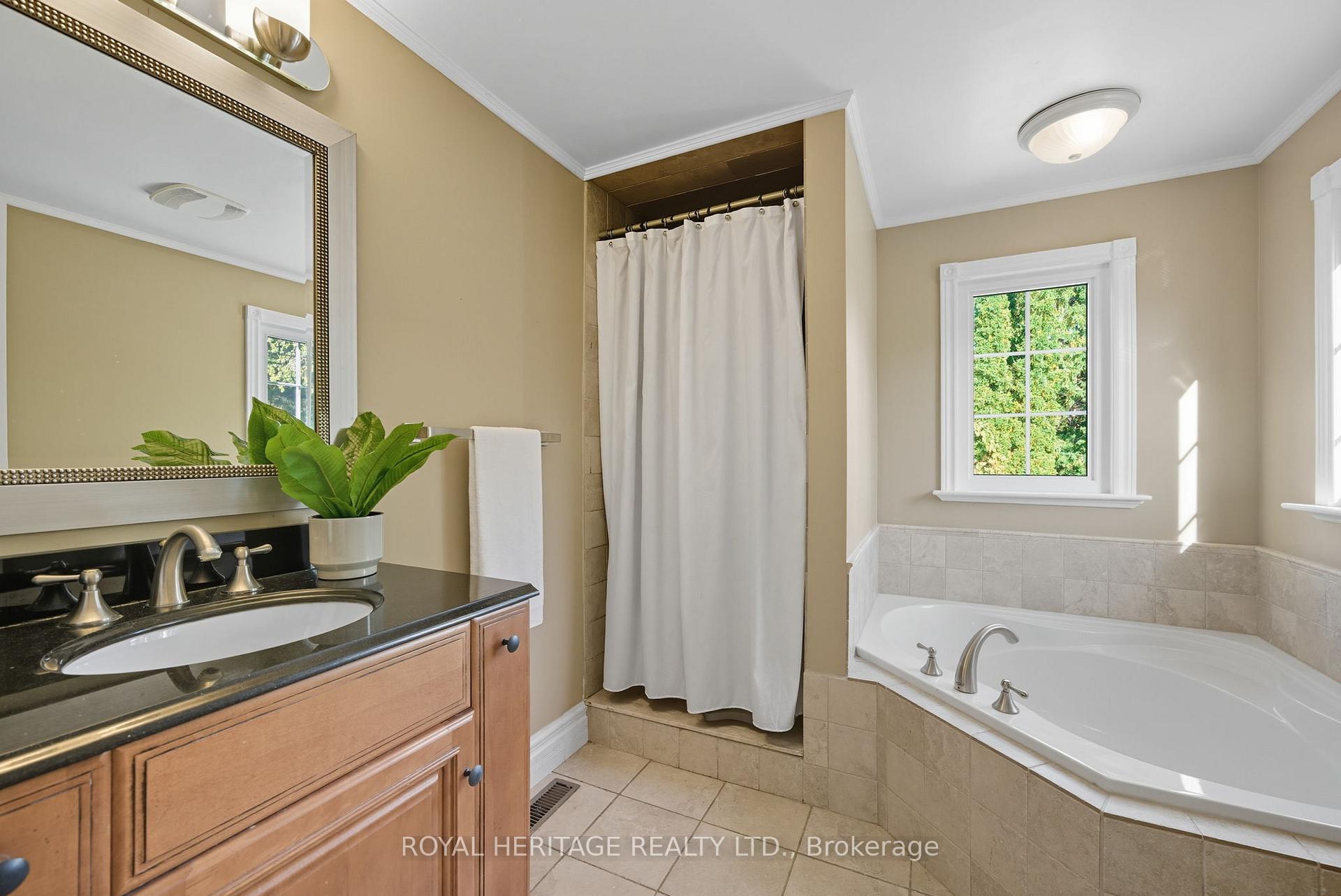 Photo 25 of 30 Chatsworth Crescent, Whitby, Rolling Acres — HOMEH
